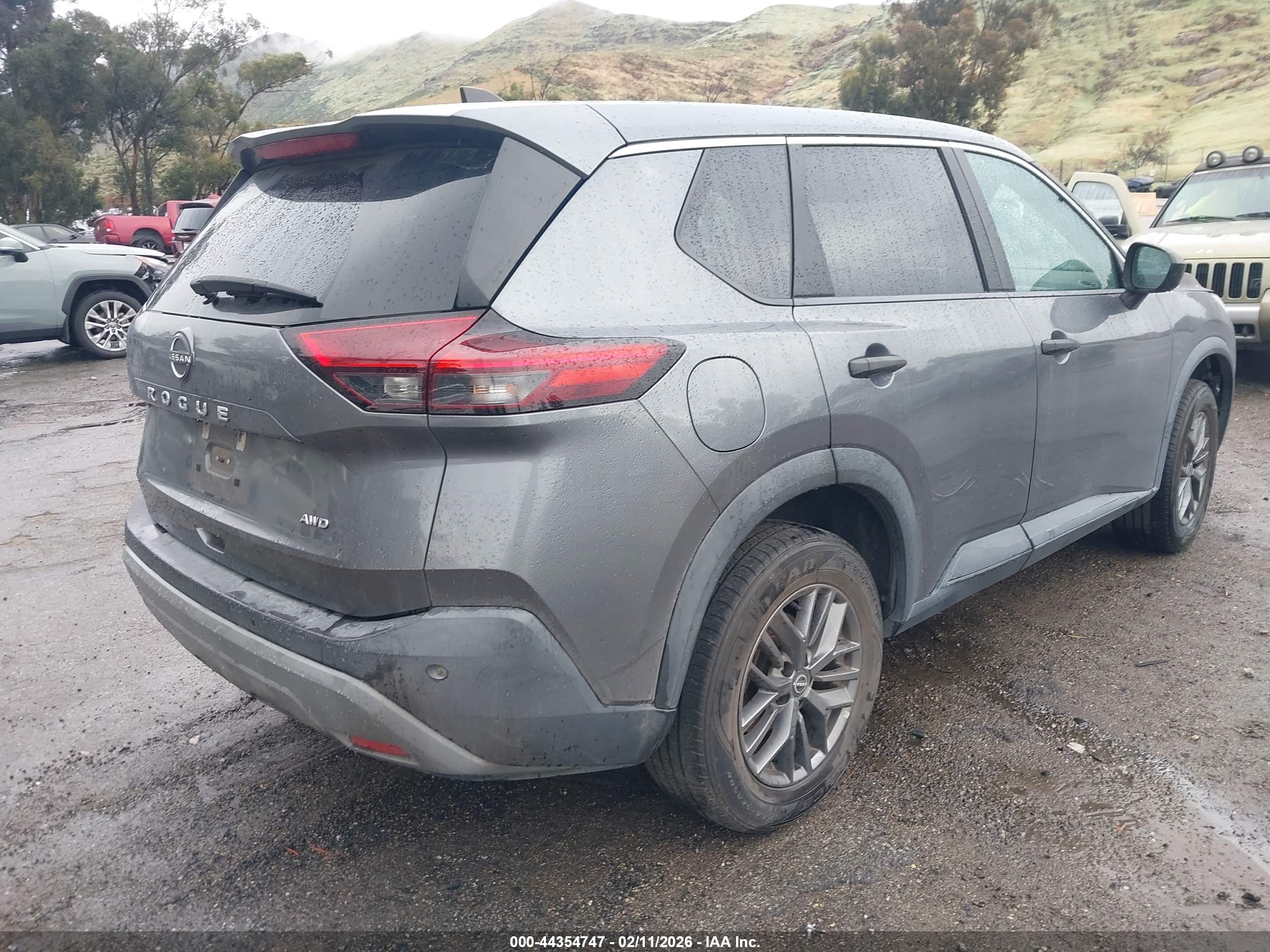 NISSAN ROGUE image 4