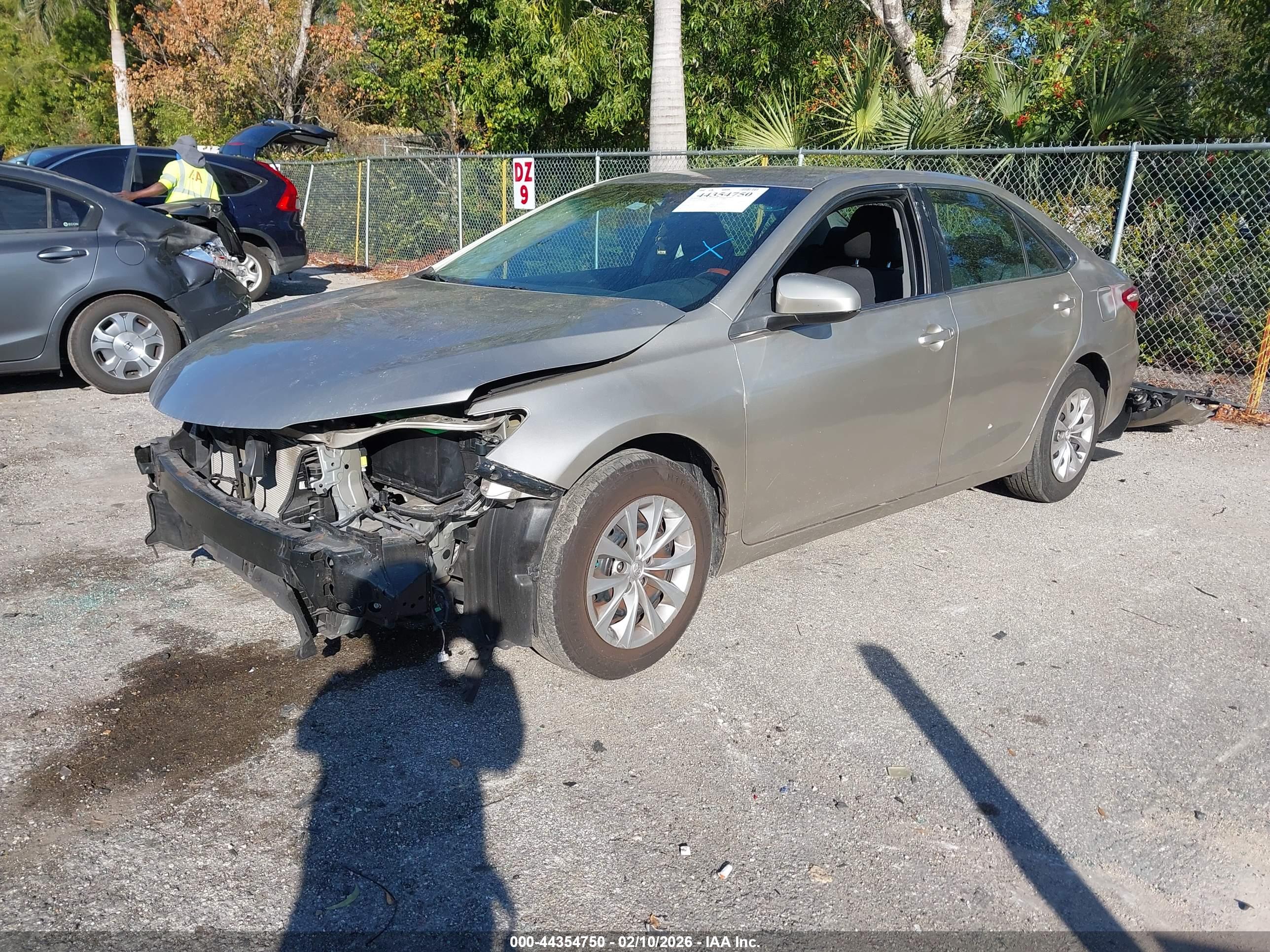 TOYOTA CAMRY image 2