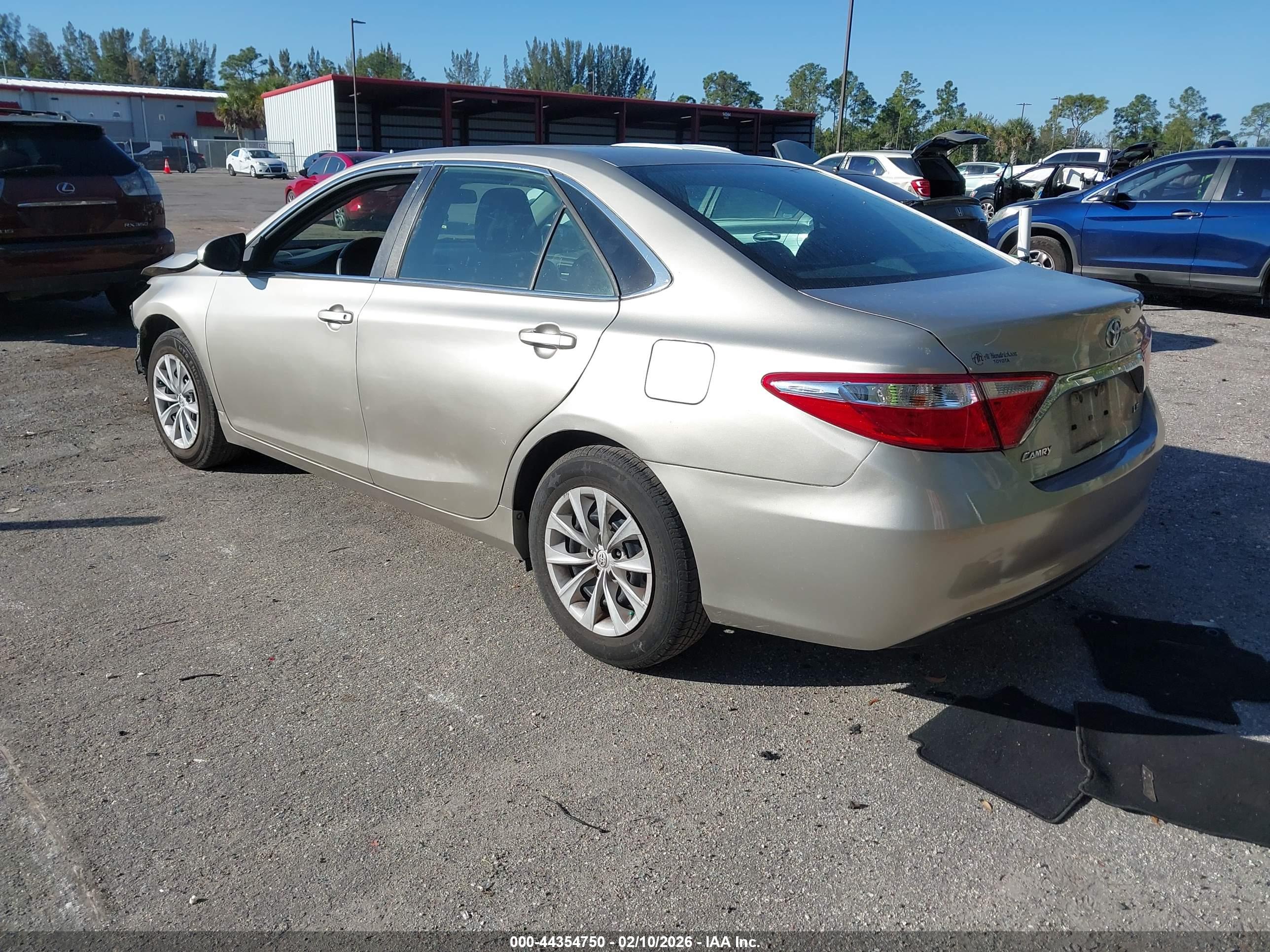 TOYOTA CAMRY image 3