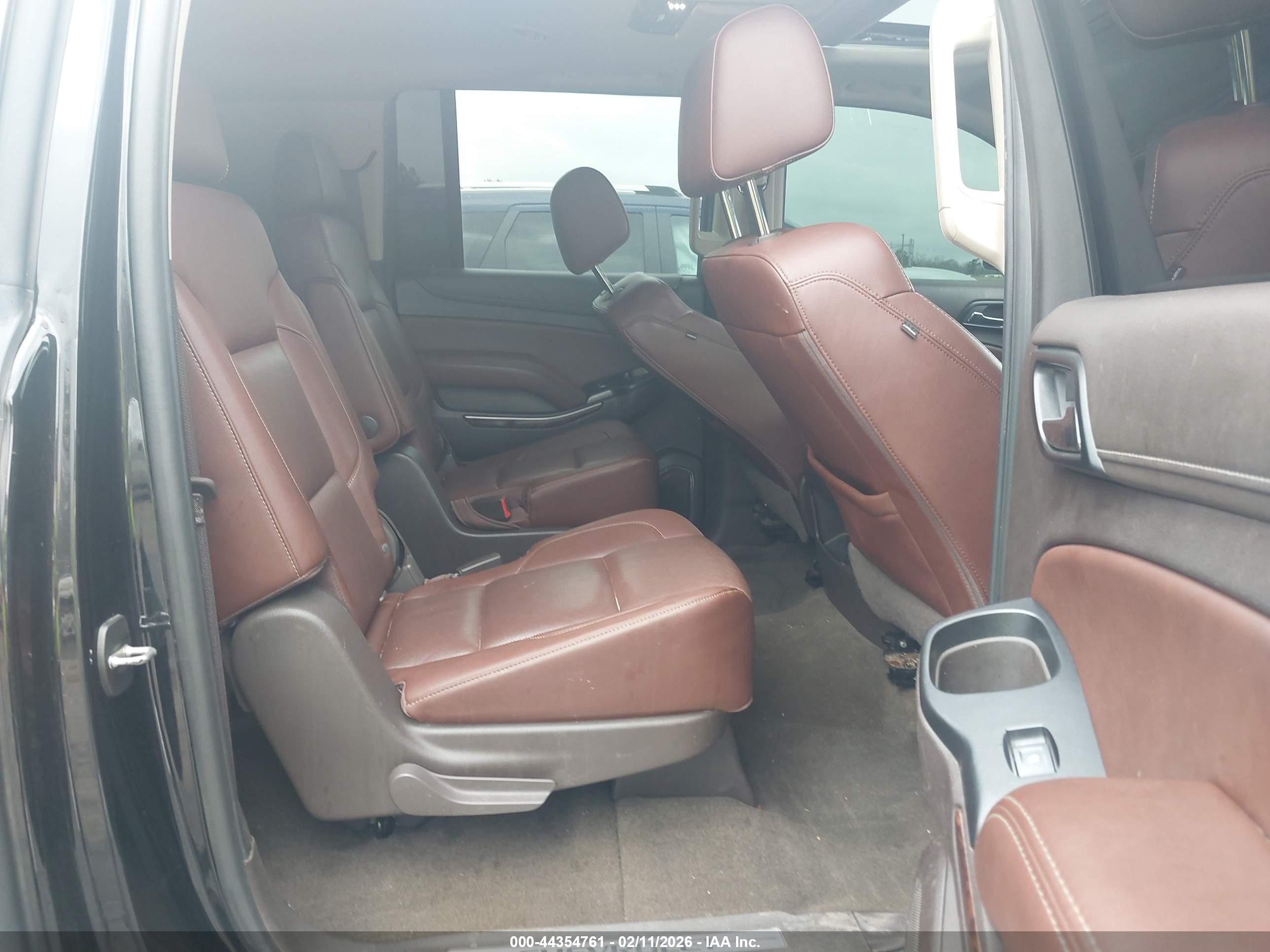 CHEVROLET SUBURBAN image 8