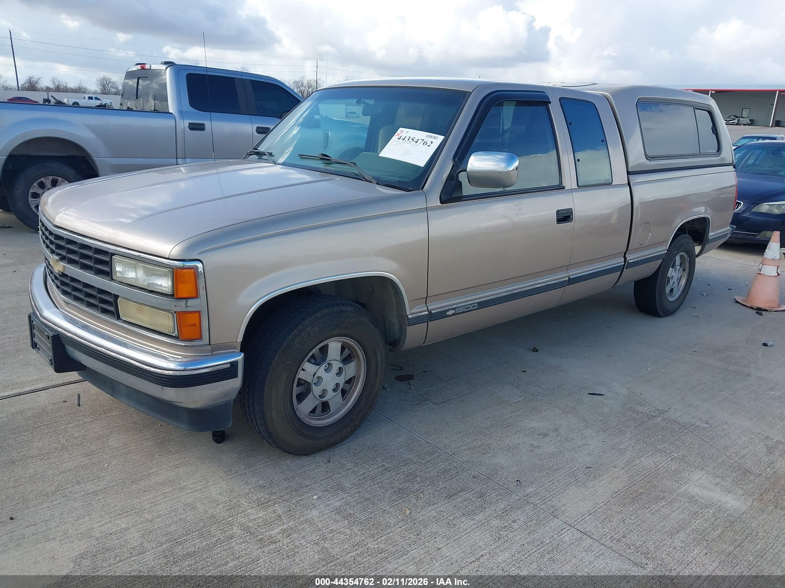 CHEVROLET GMT-400 image 2