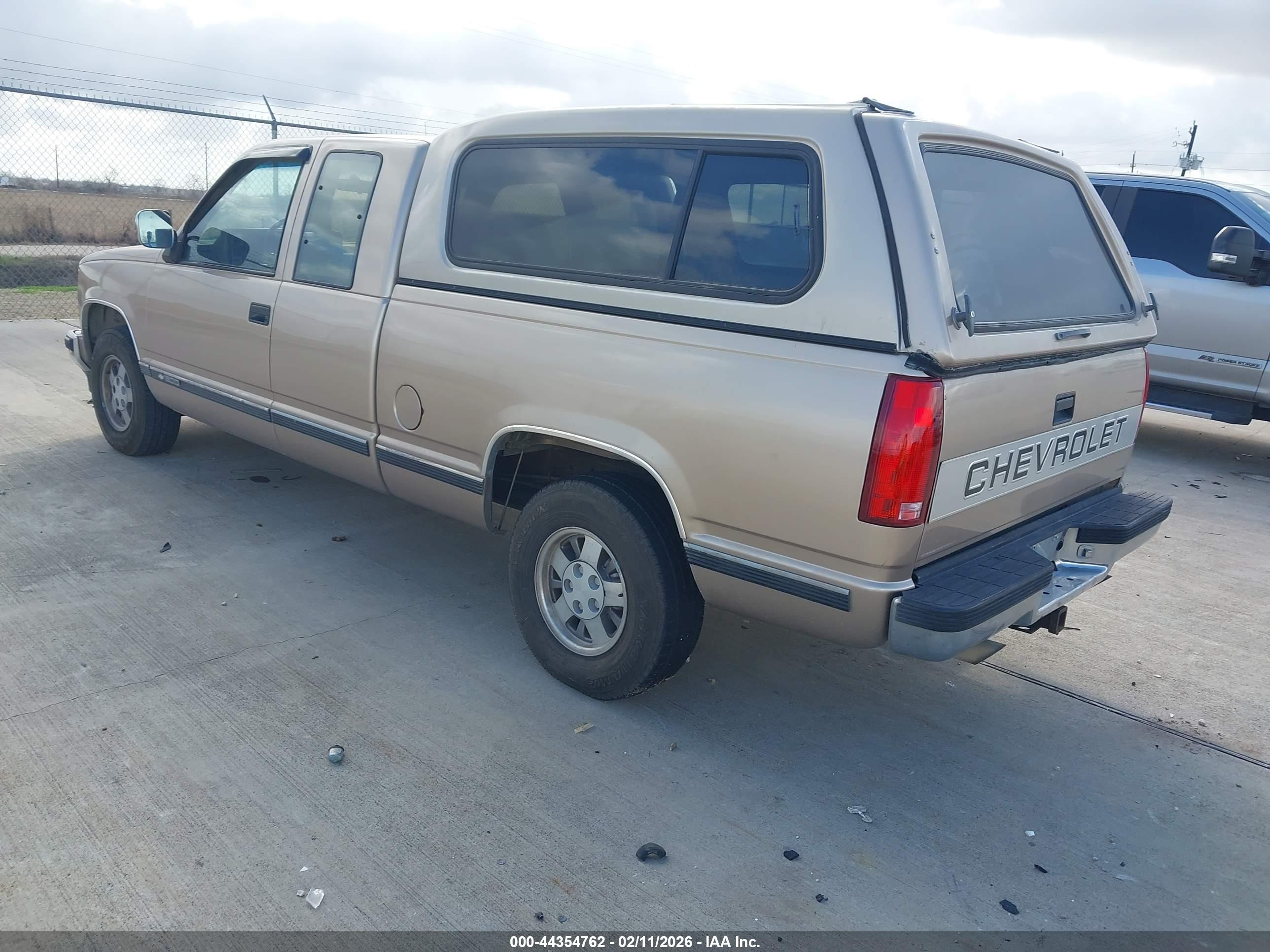 CHEVROLET GMT-400 image 3