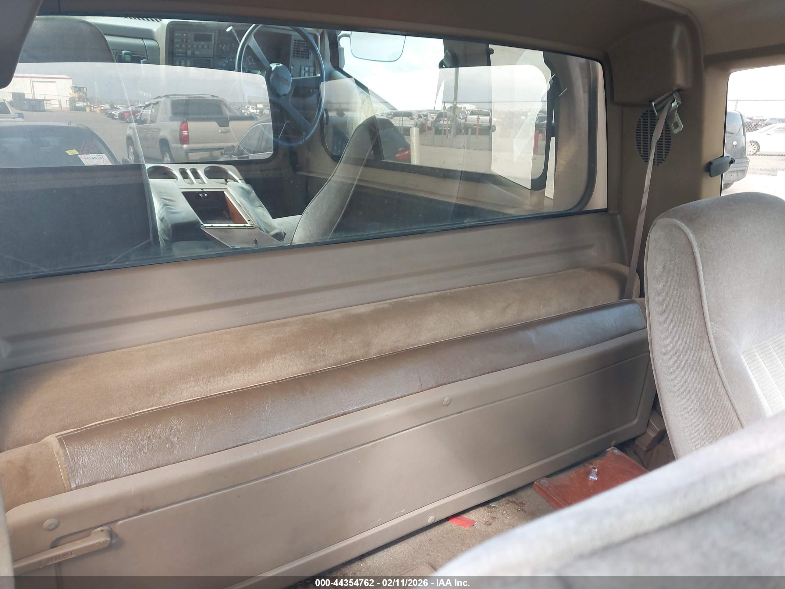 CHEVROLET GMT-400 image 8
