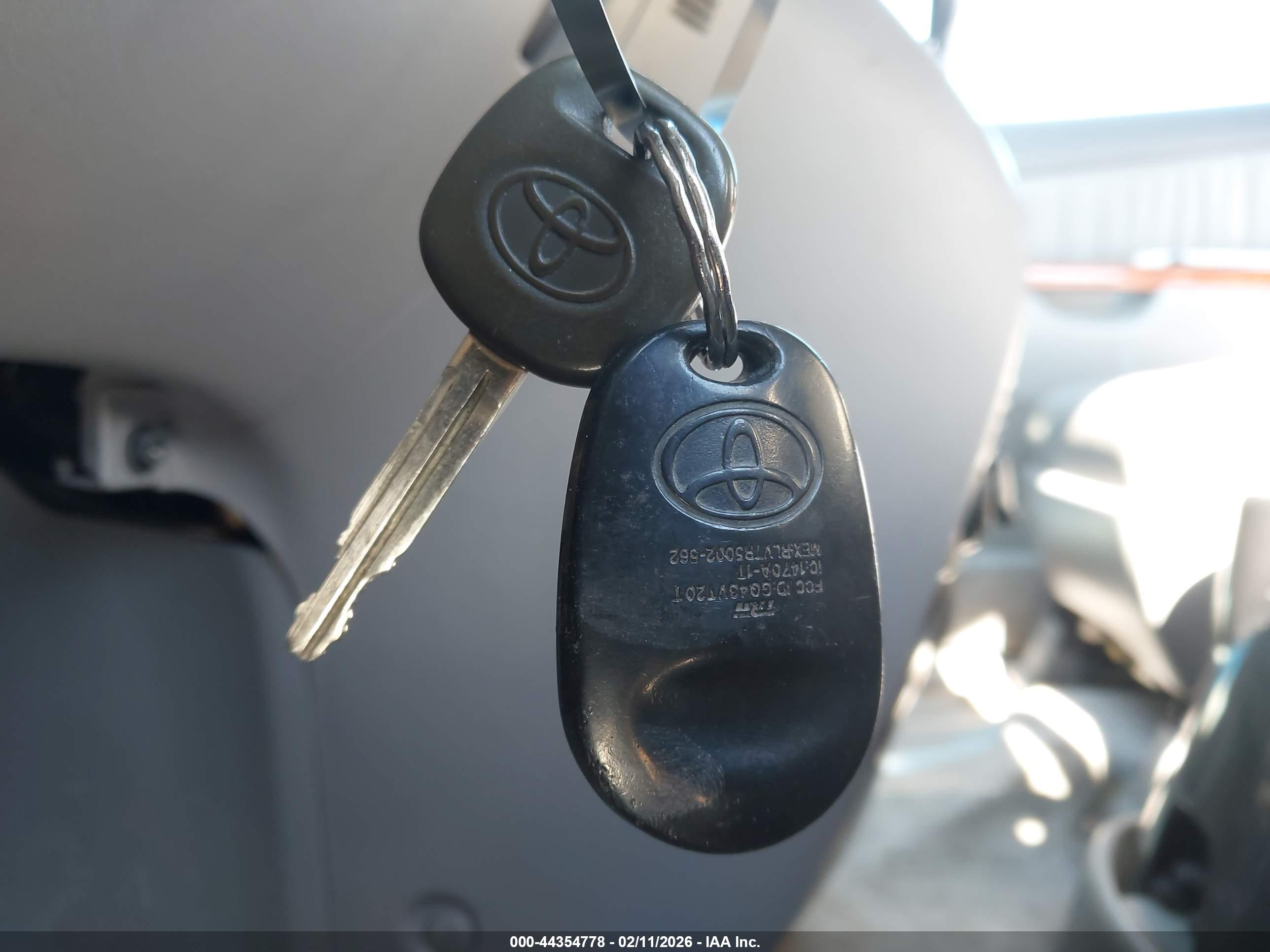 TOYOTA SIENNA image 11