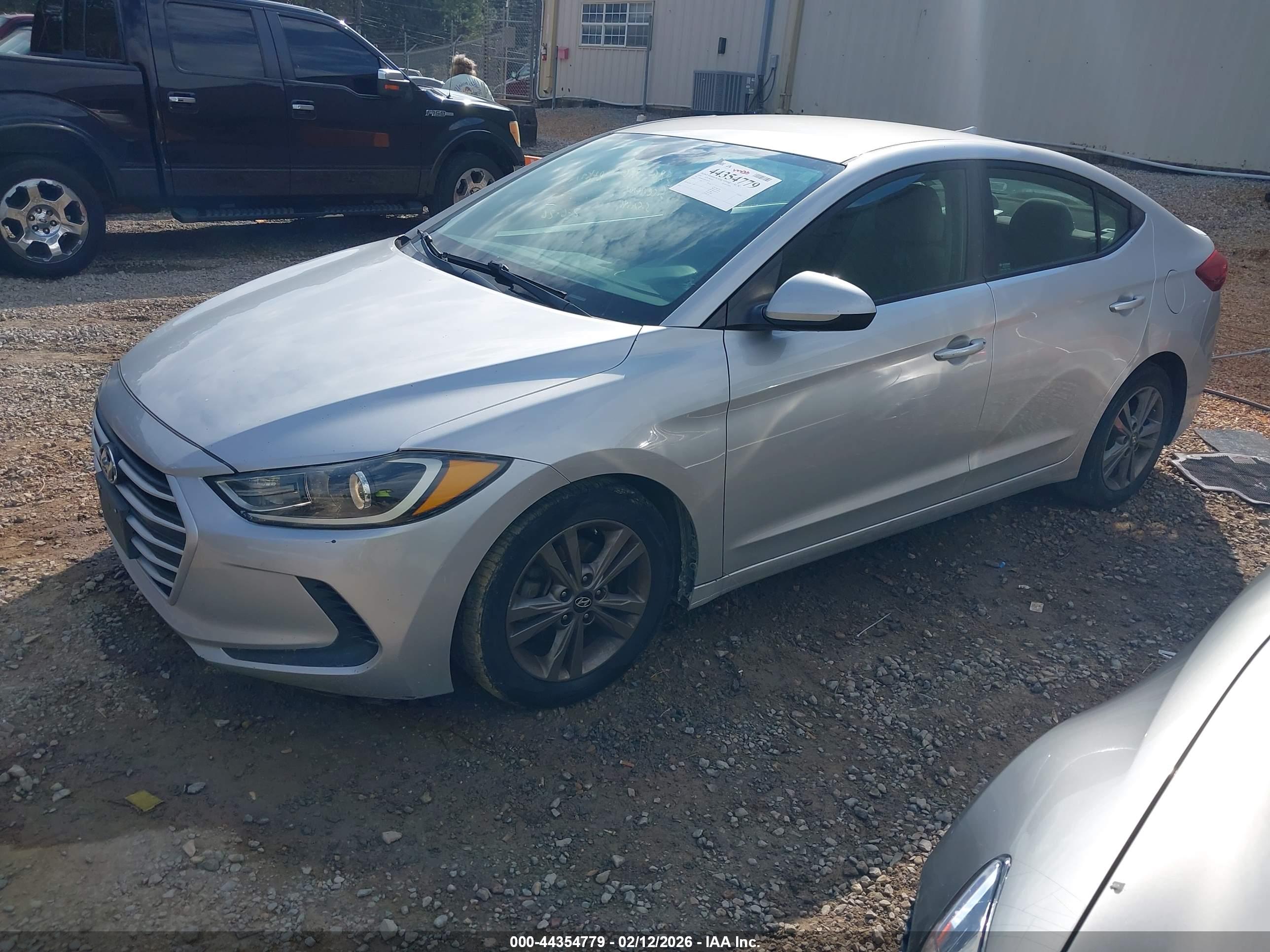 HYUNDAI ELANTRA image 2