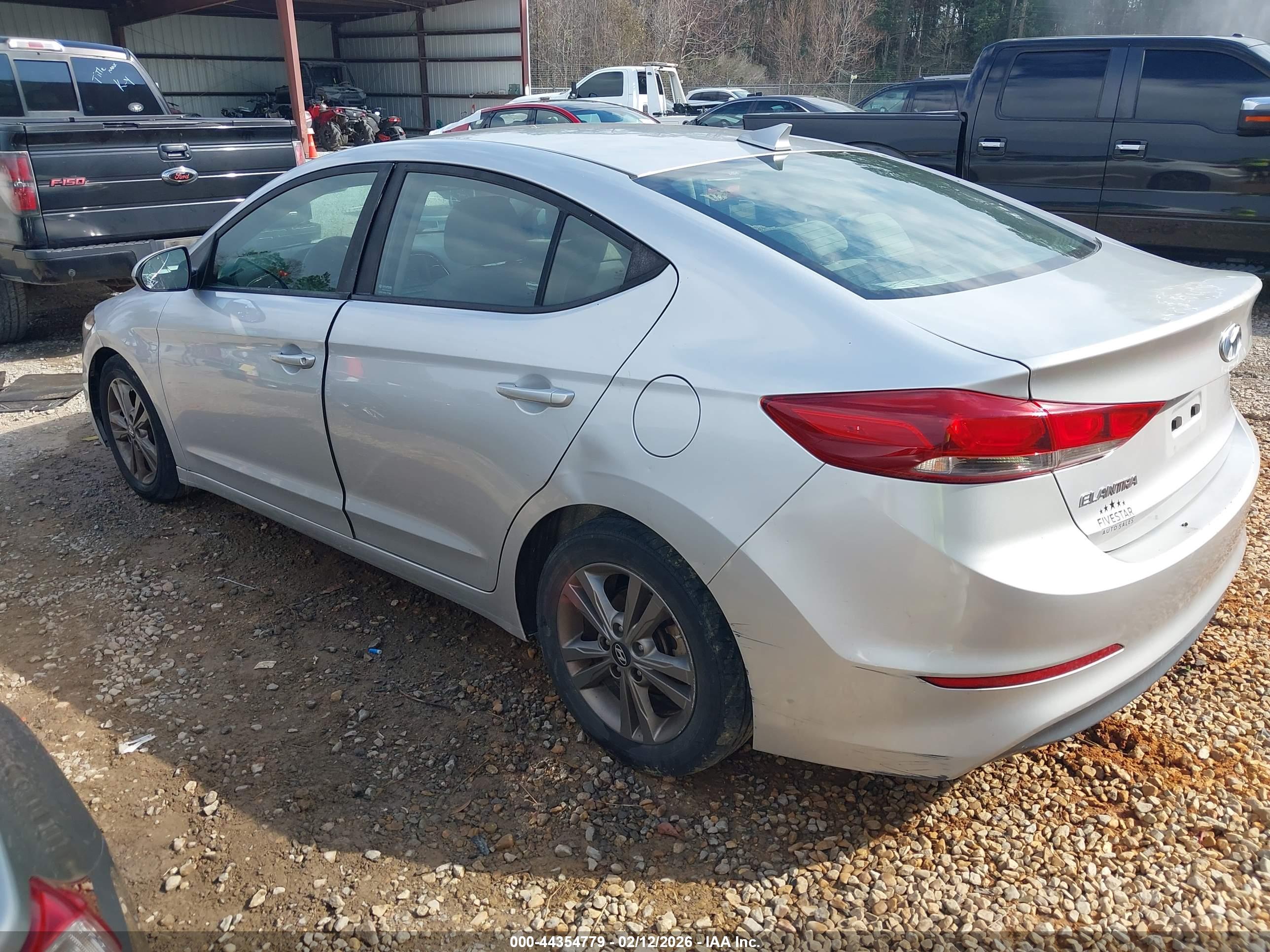 HYUNDAI ELANTRA image 3