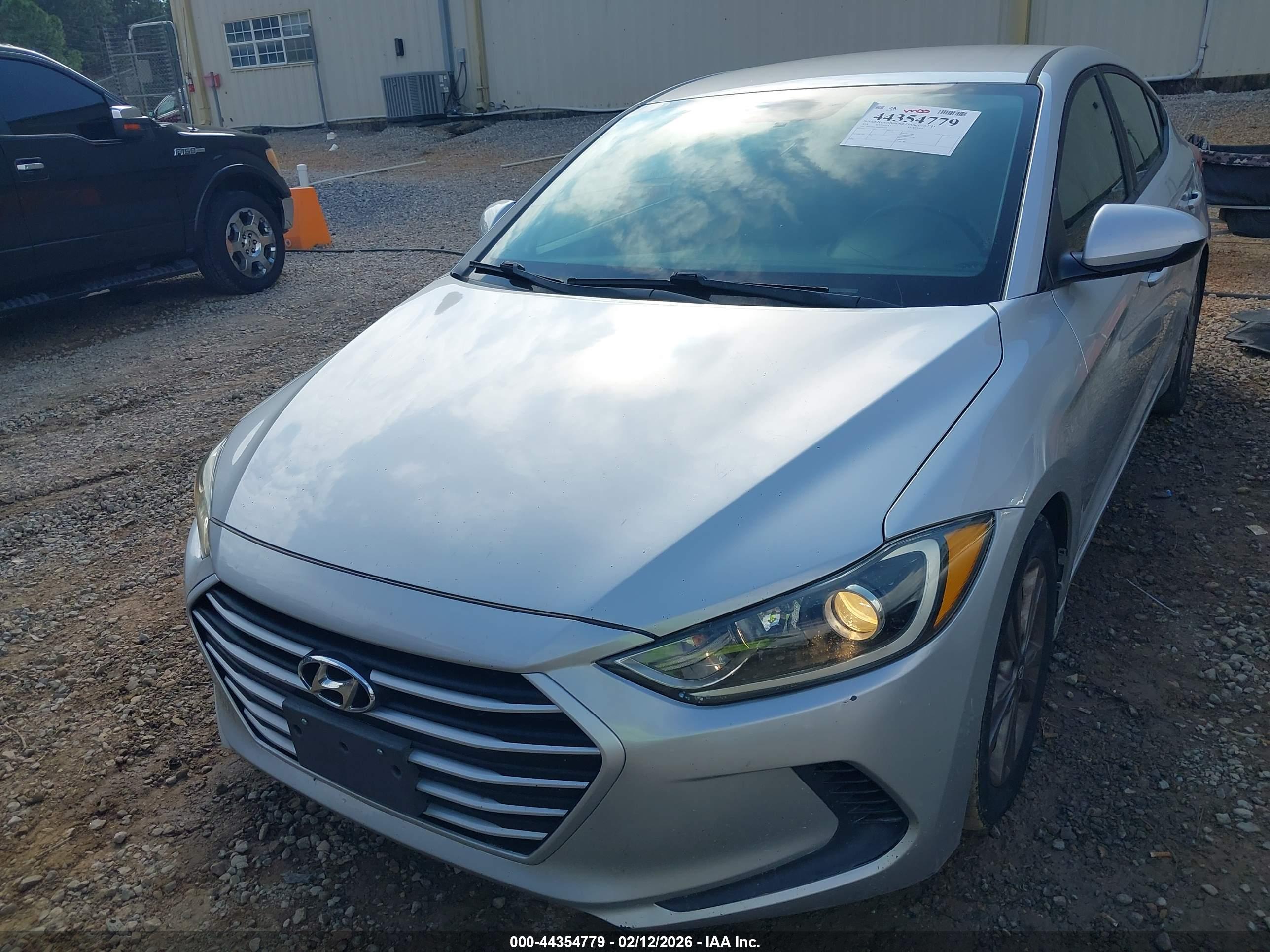 HYUNDAI ELANTRA image 6