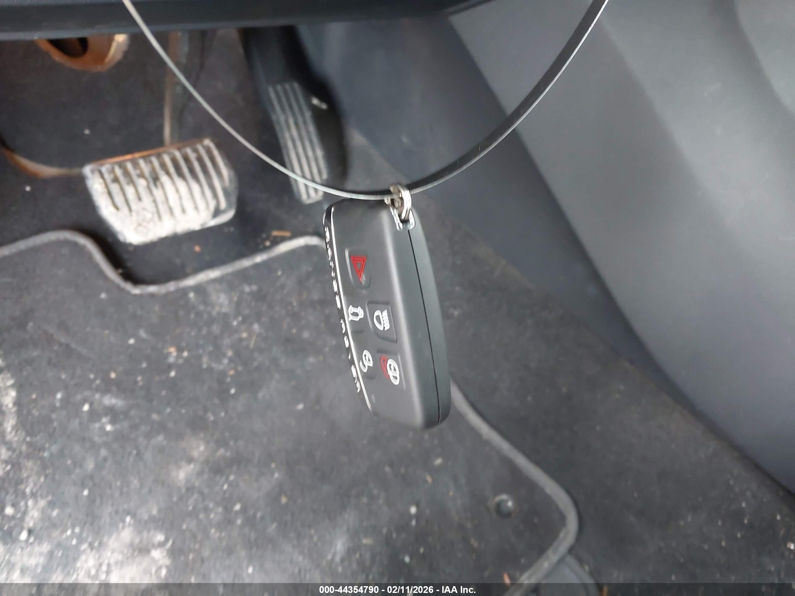 LAND ROVER image 11