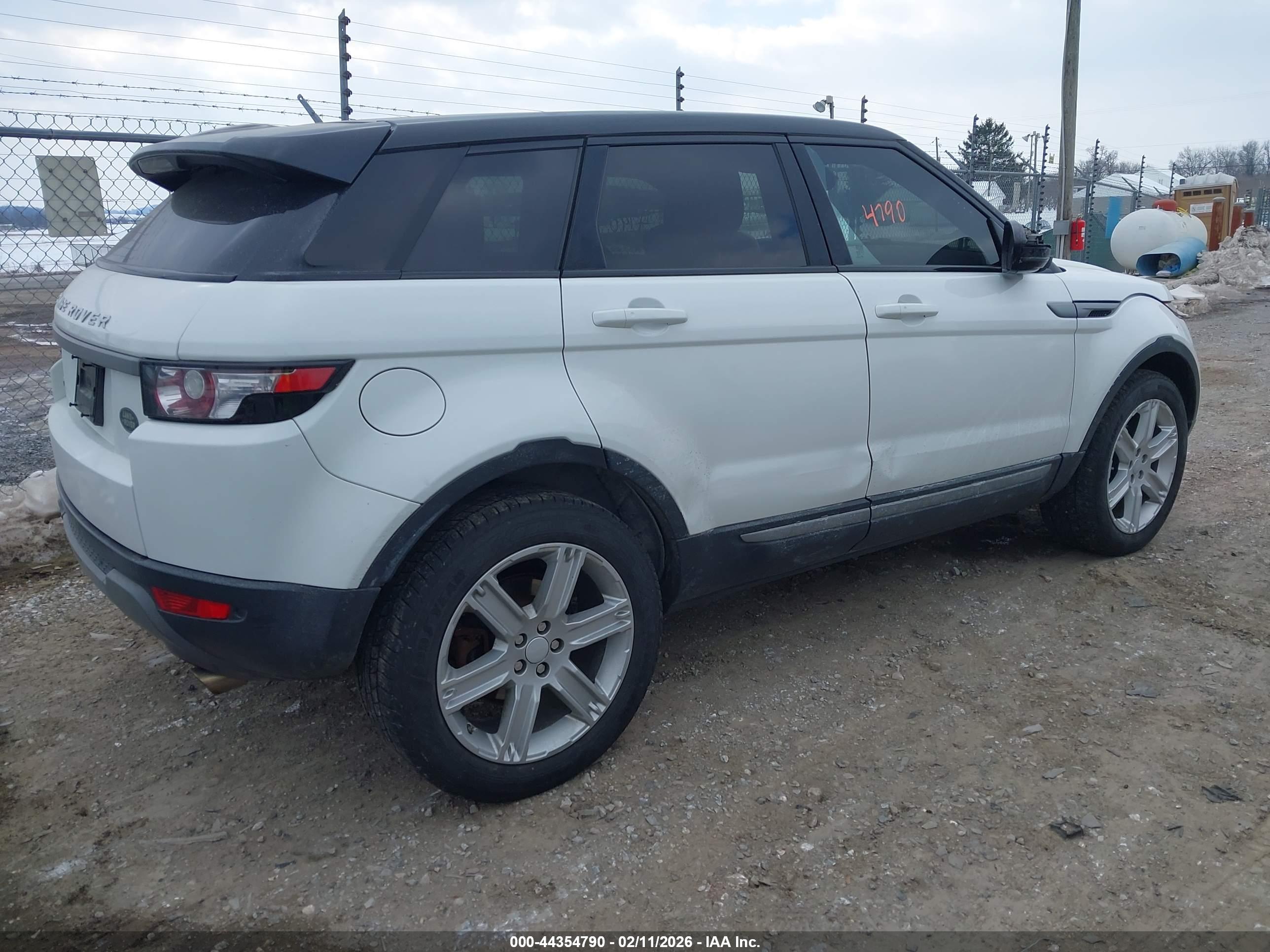 LAND ROVER image 4