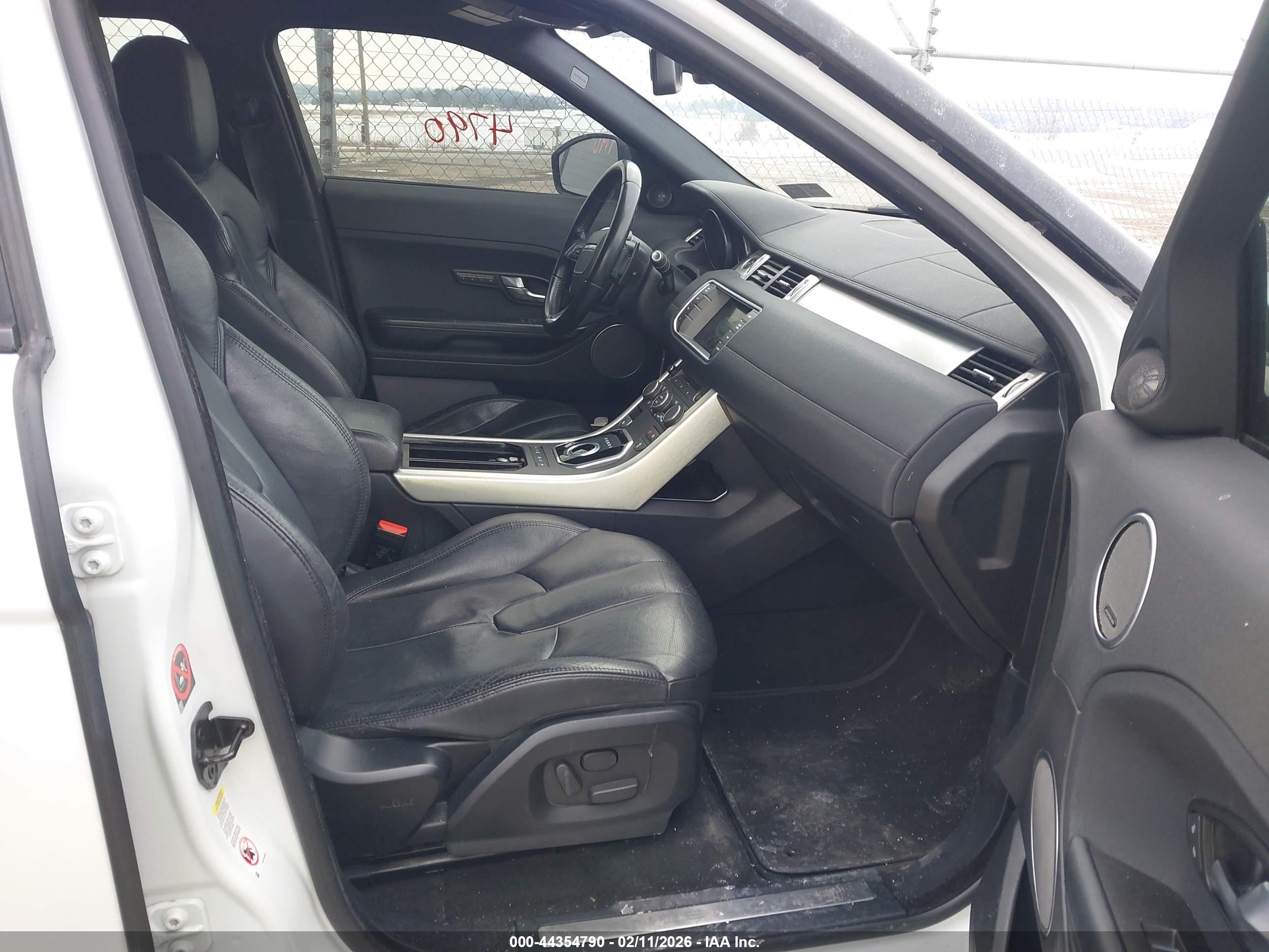 LAND ROVER image 5