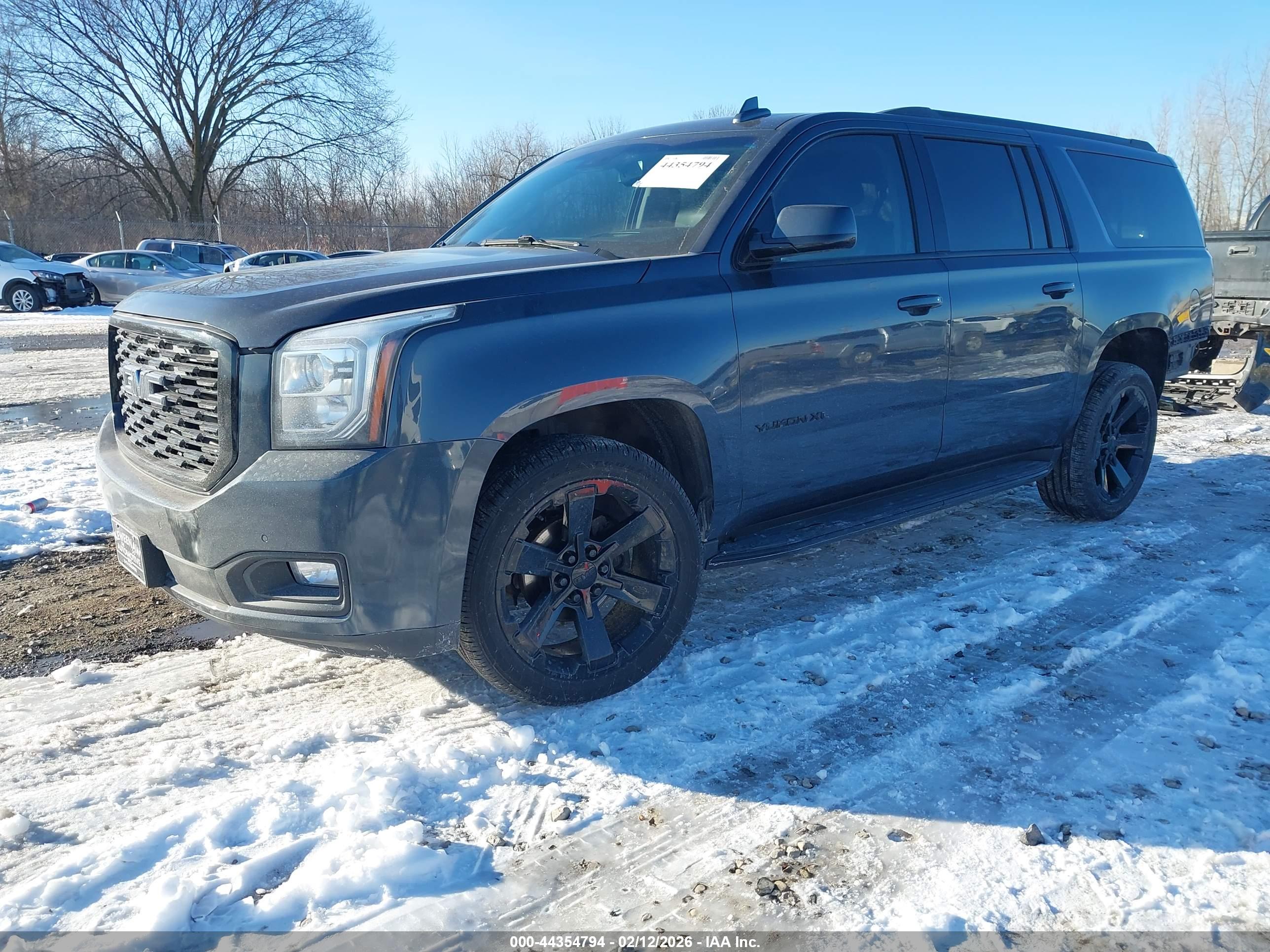 GMC YUKON image 2