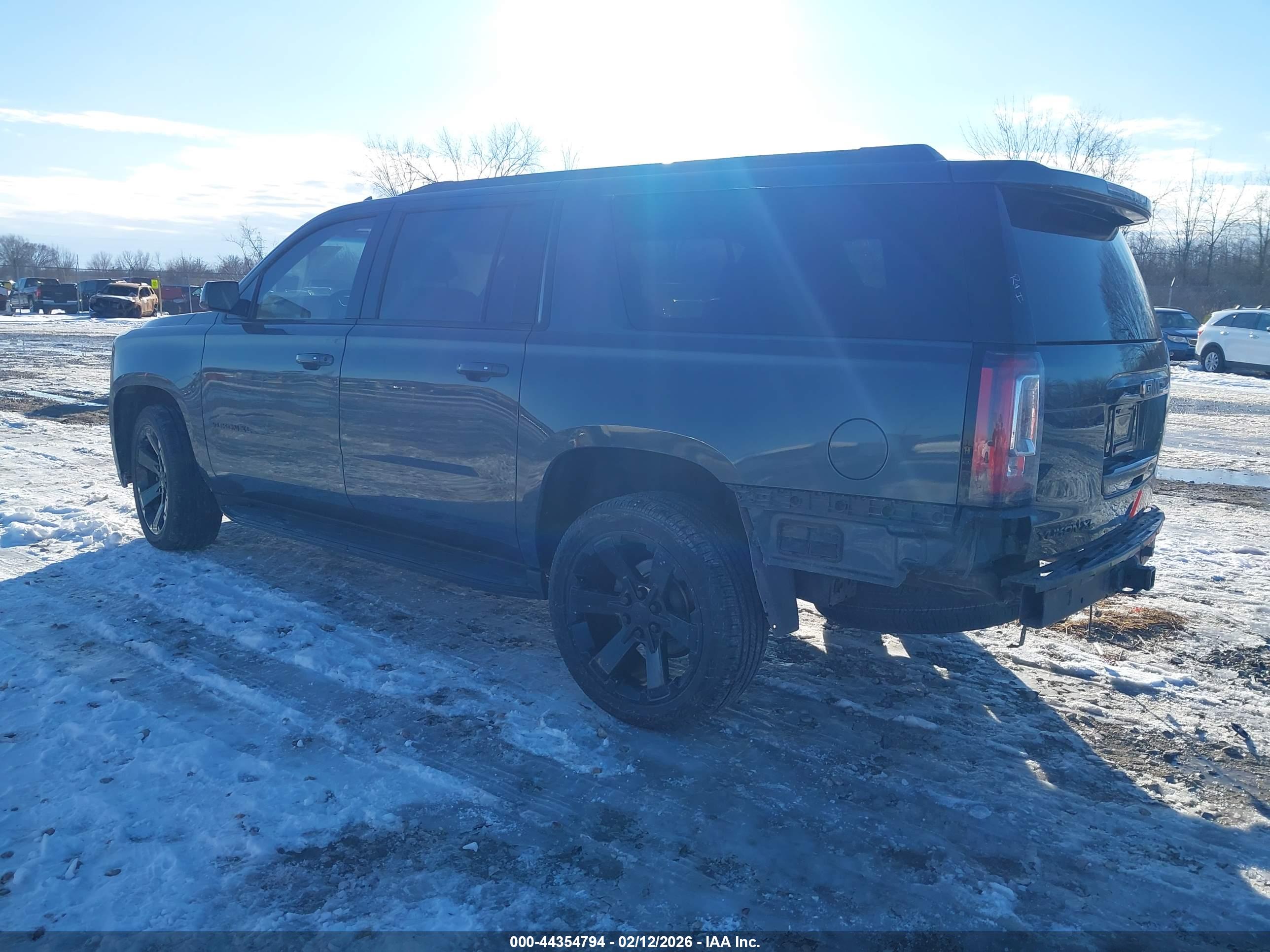 GMC YUKON image 3