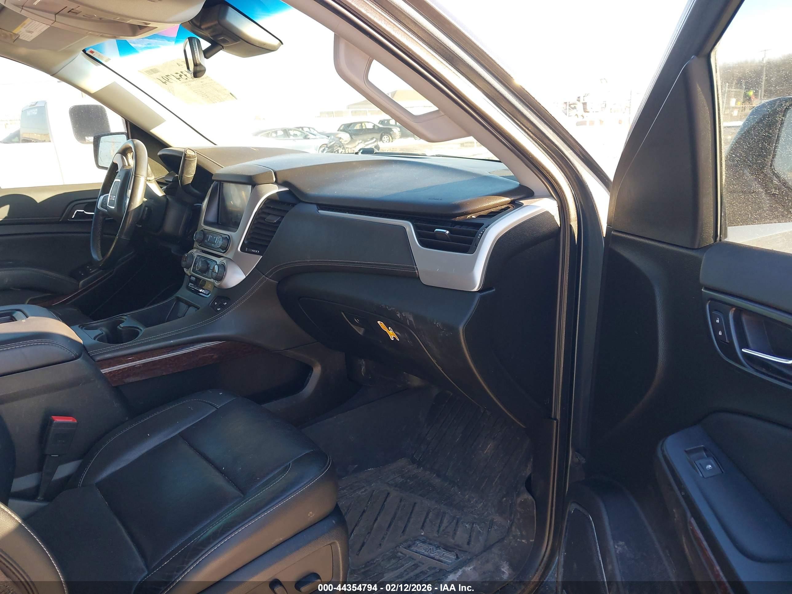 GMC YUKON image 5
