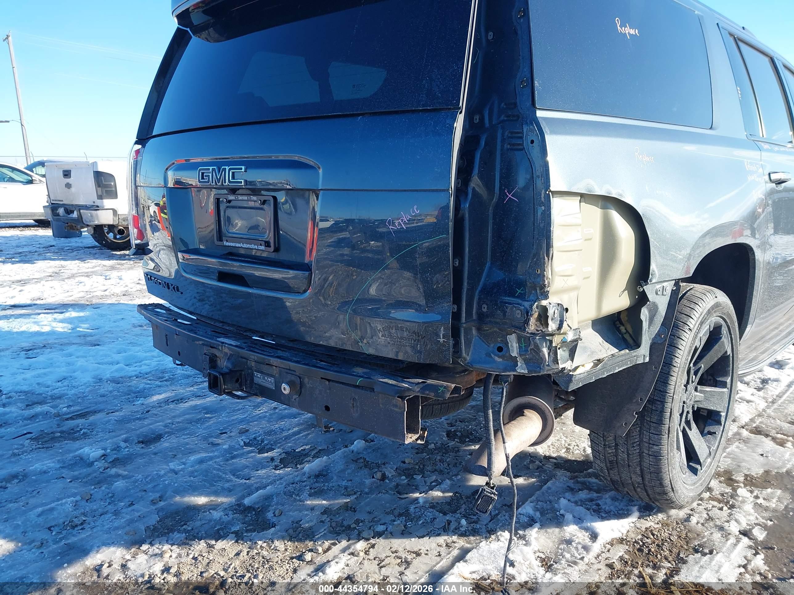 GMC YUKON image 6