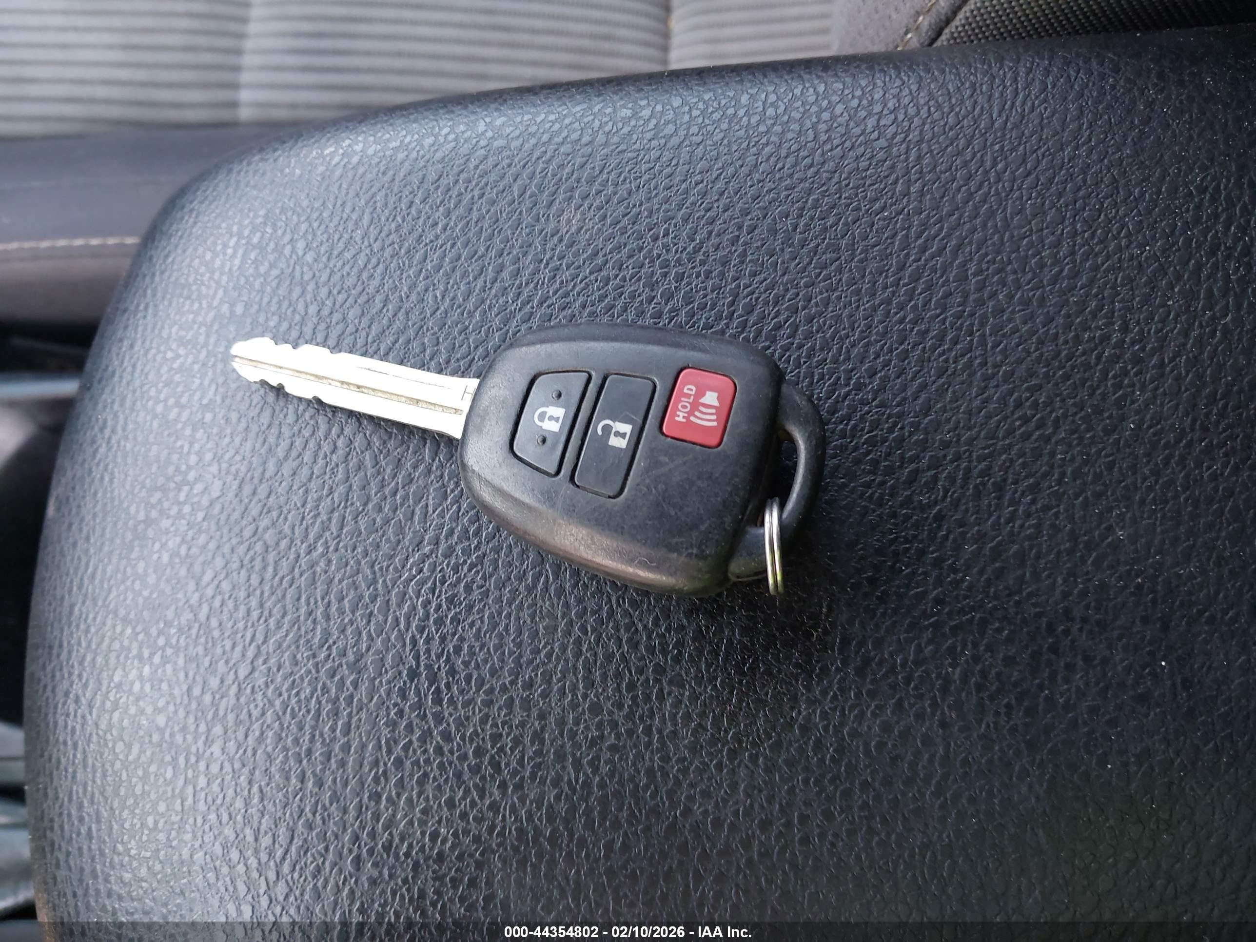TOYOTA RAV4 image 11