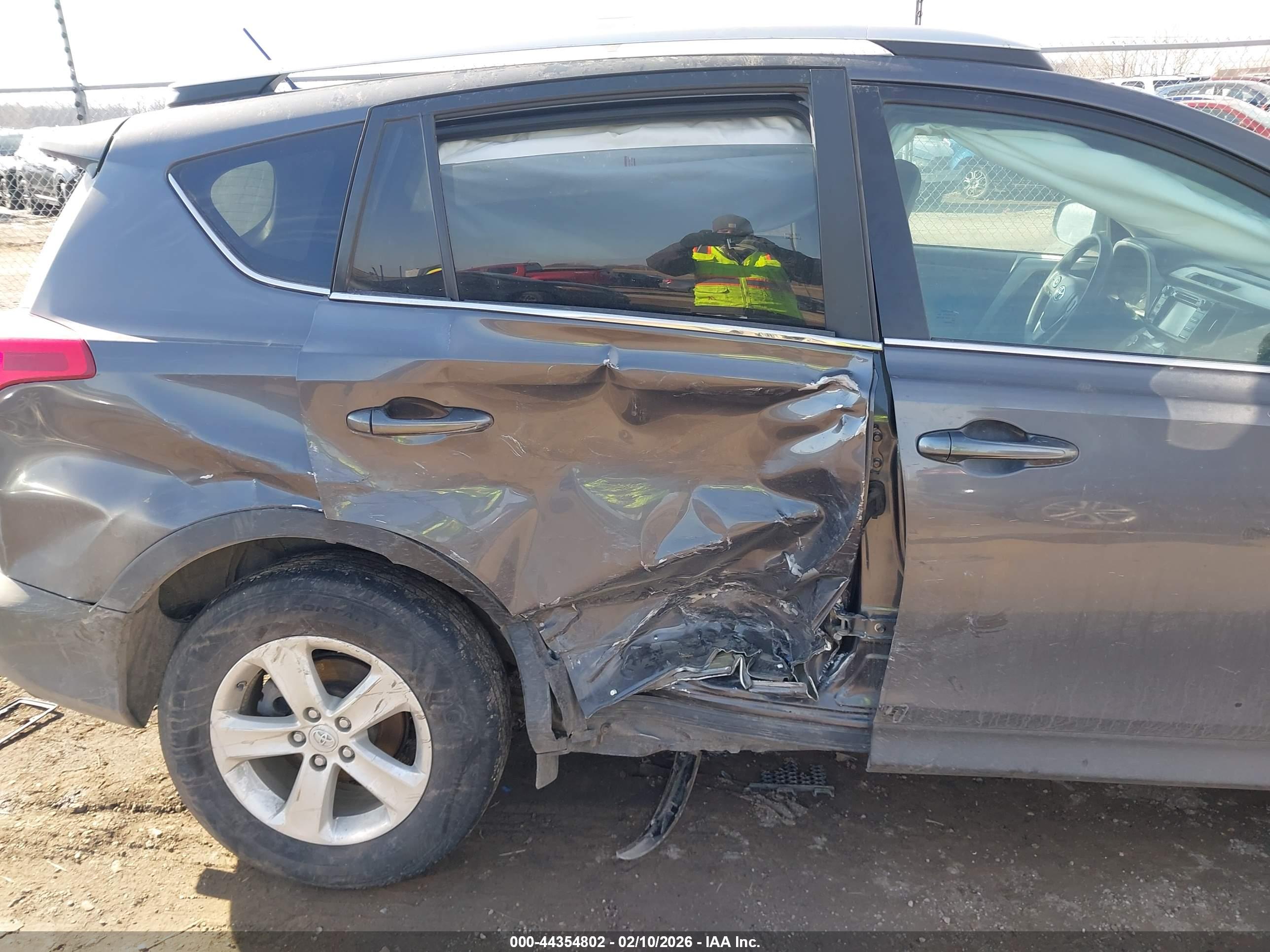 TOYOTA RAV4 image 6
