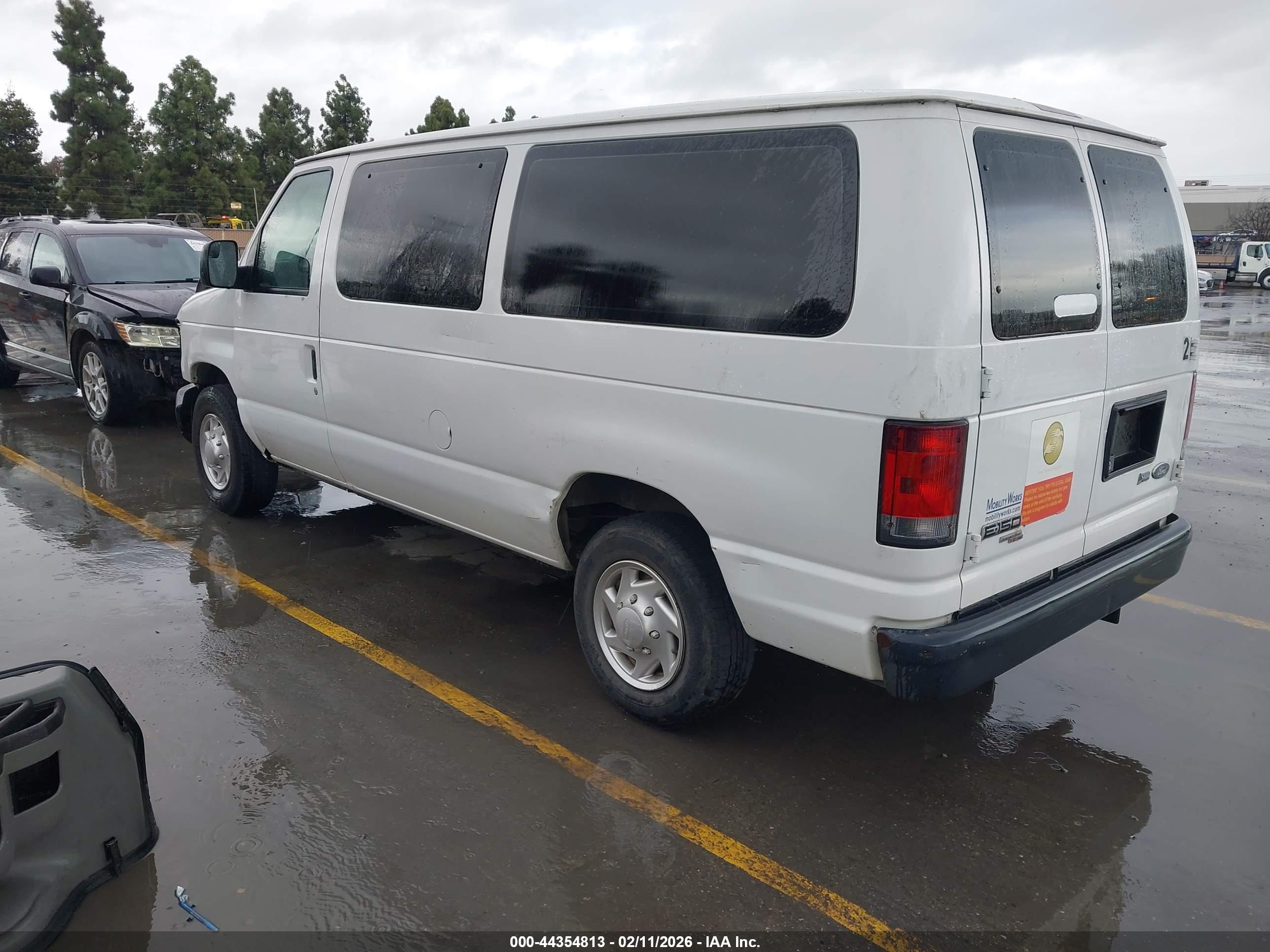 FORD E-150 image 3