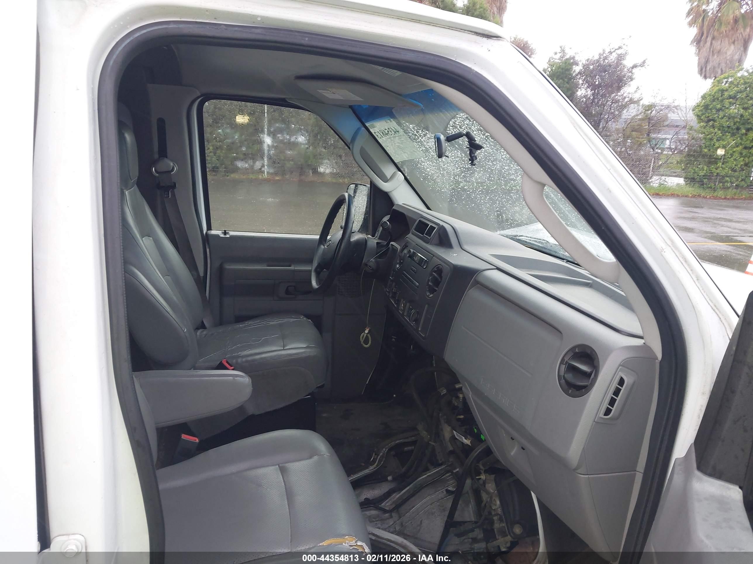 FORD E-150 image 5