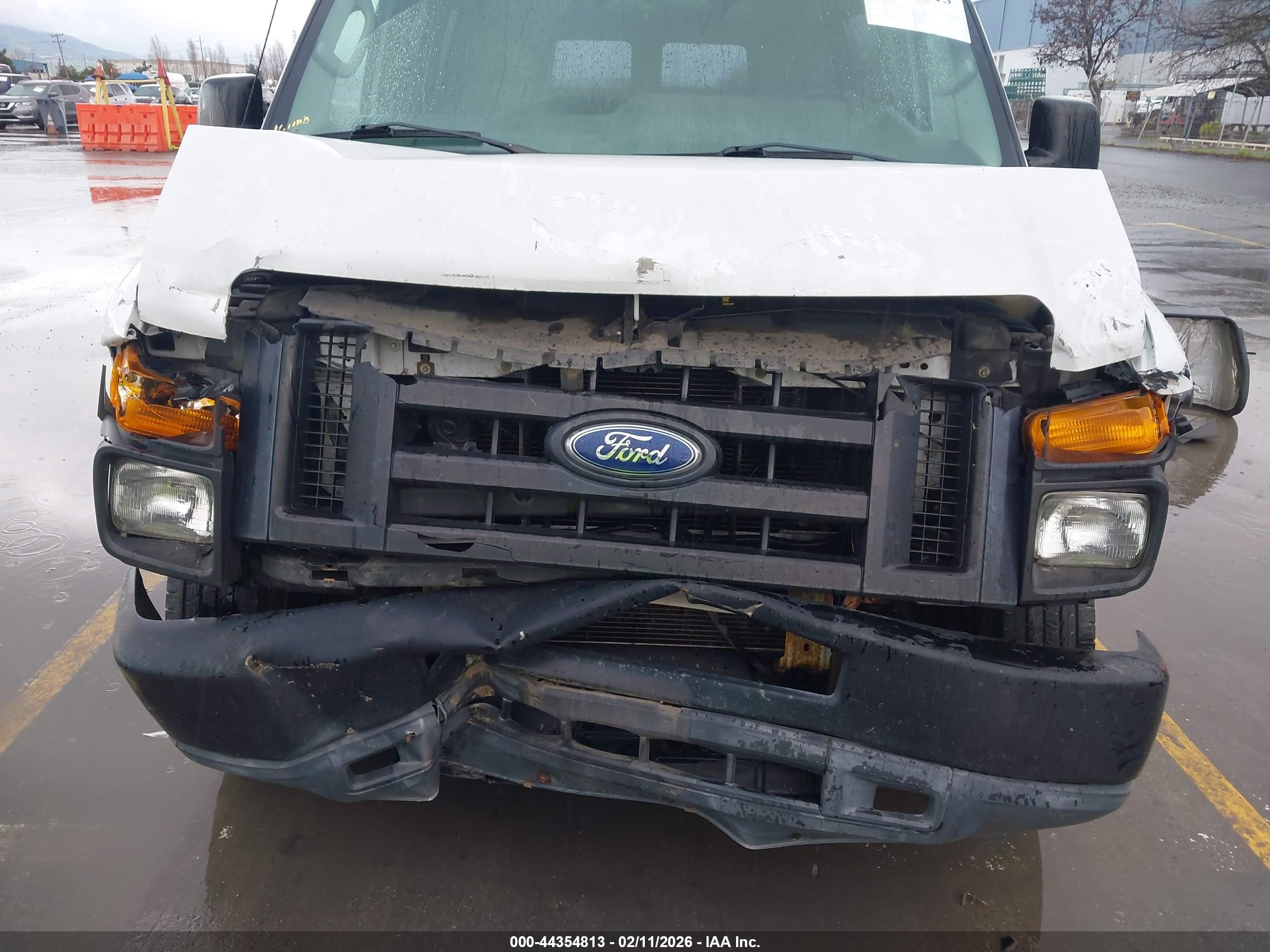 FORD E-150 image 6