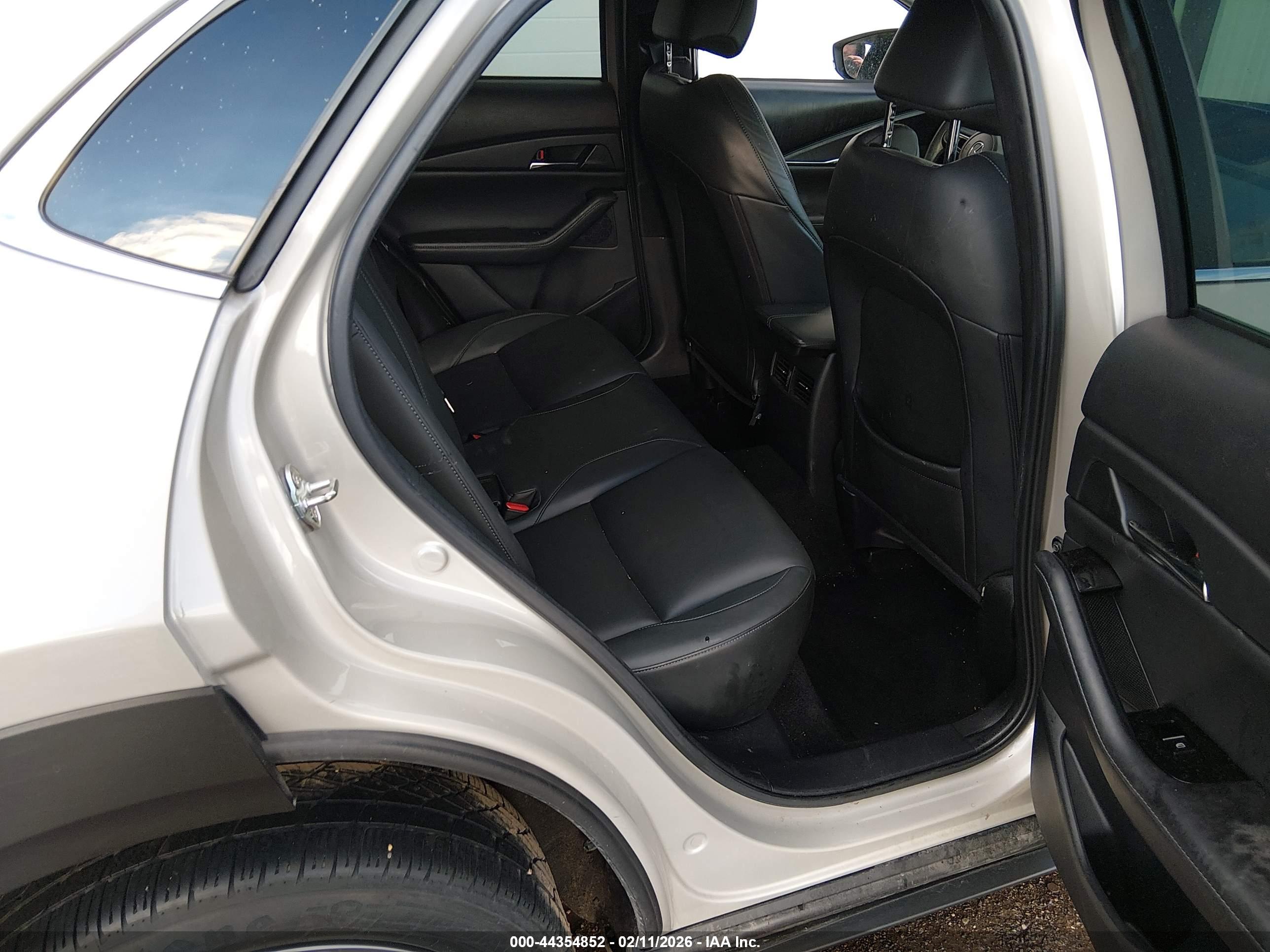 MAZDA CX-30 image 8