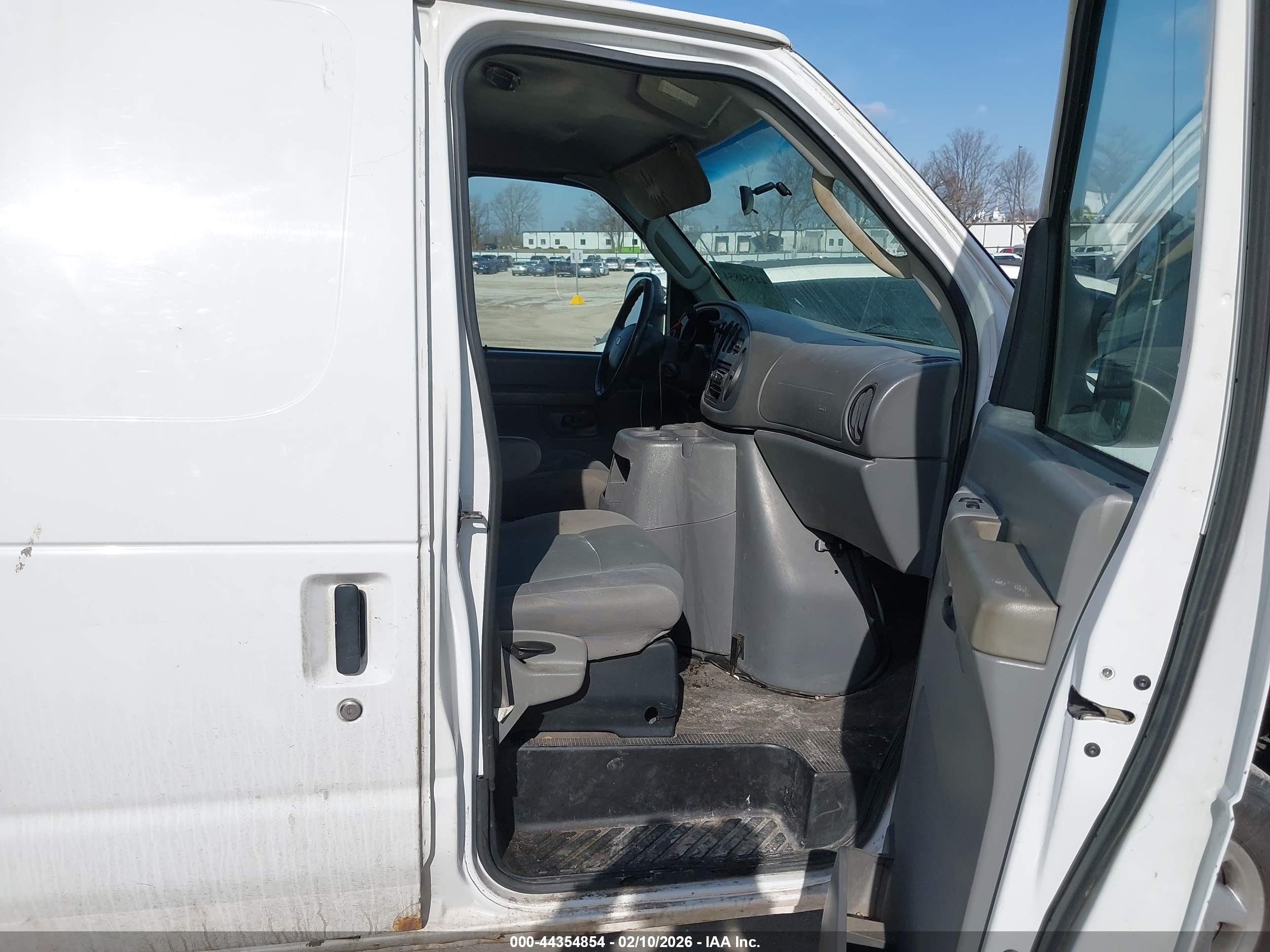 FORD E-350 image 5