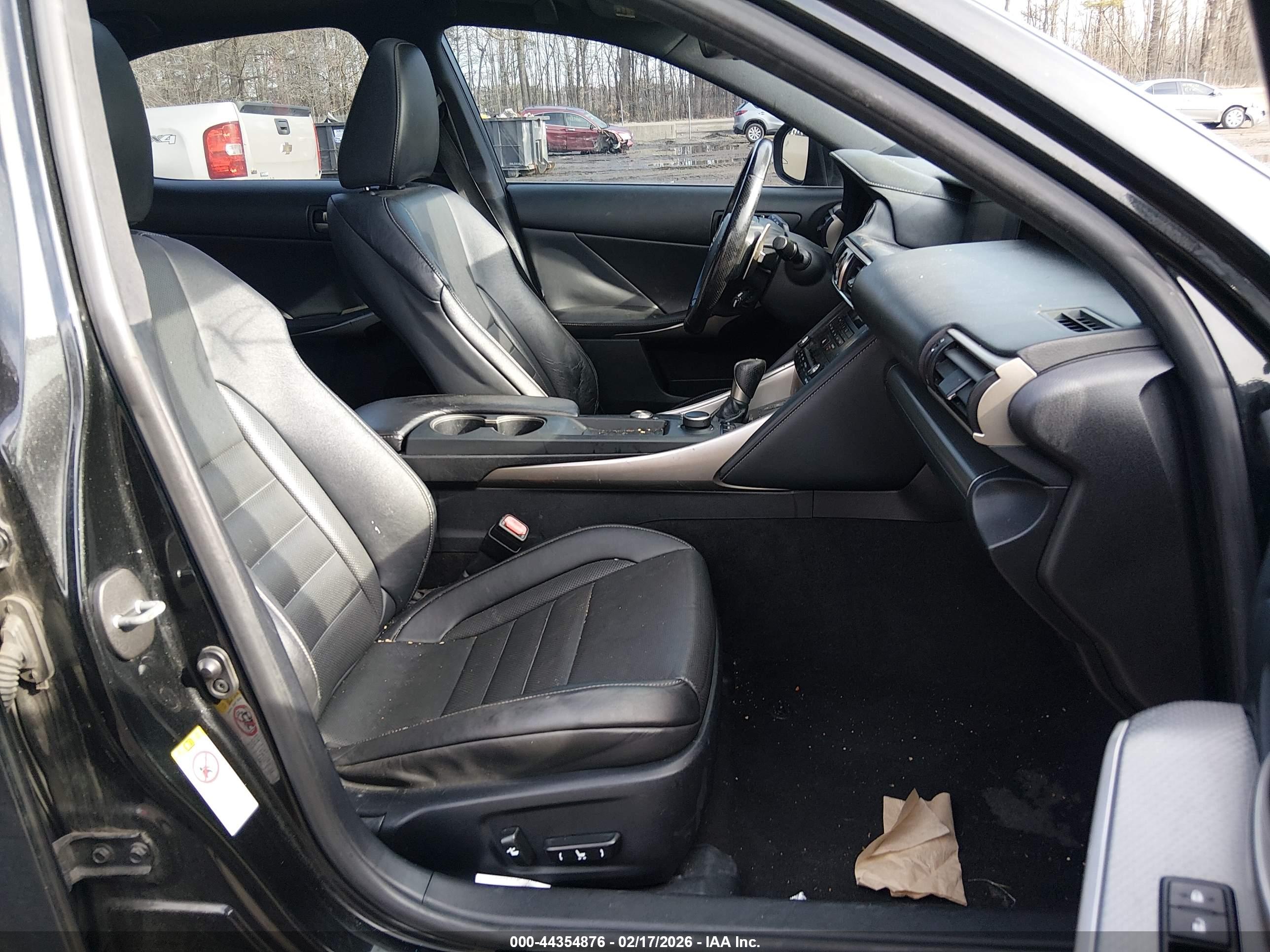 LEXUS IS image 5