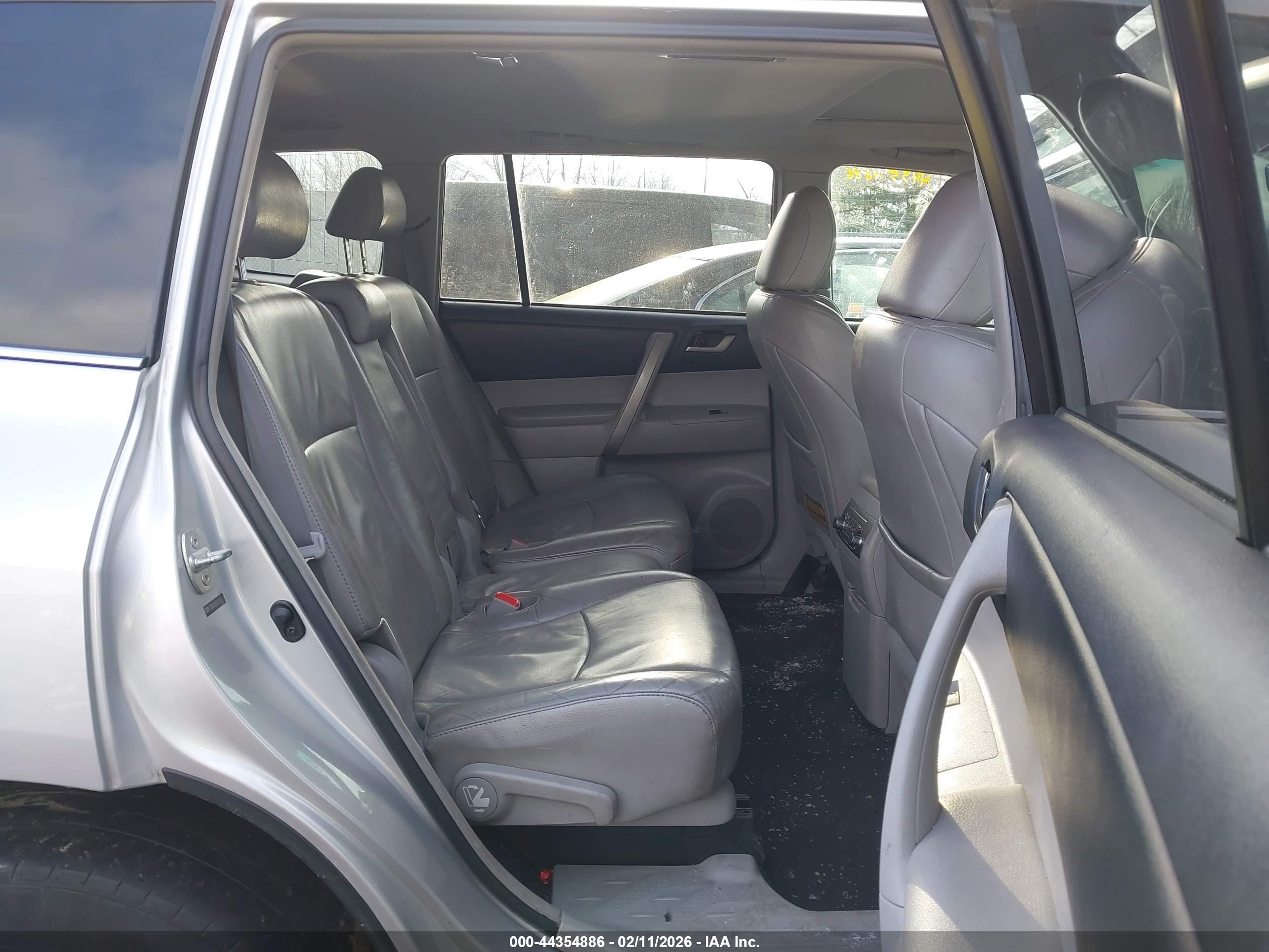 TOYOTA HIGHLANDER image 8