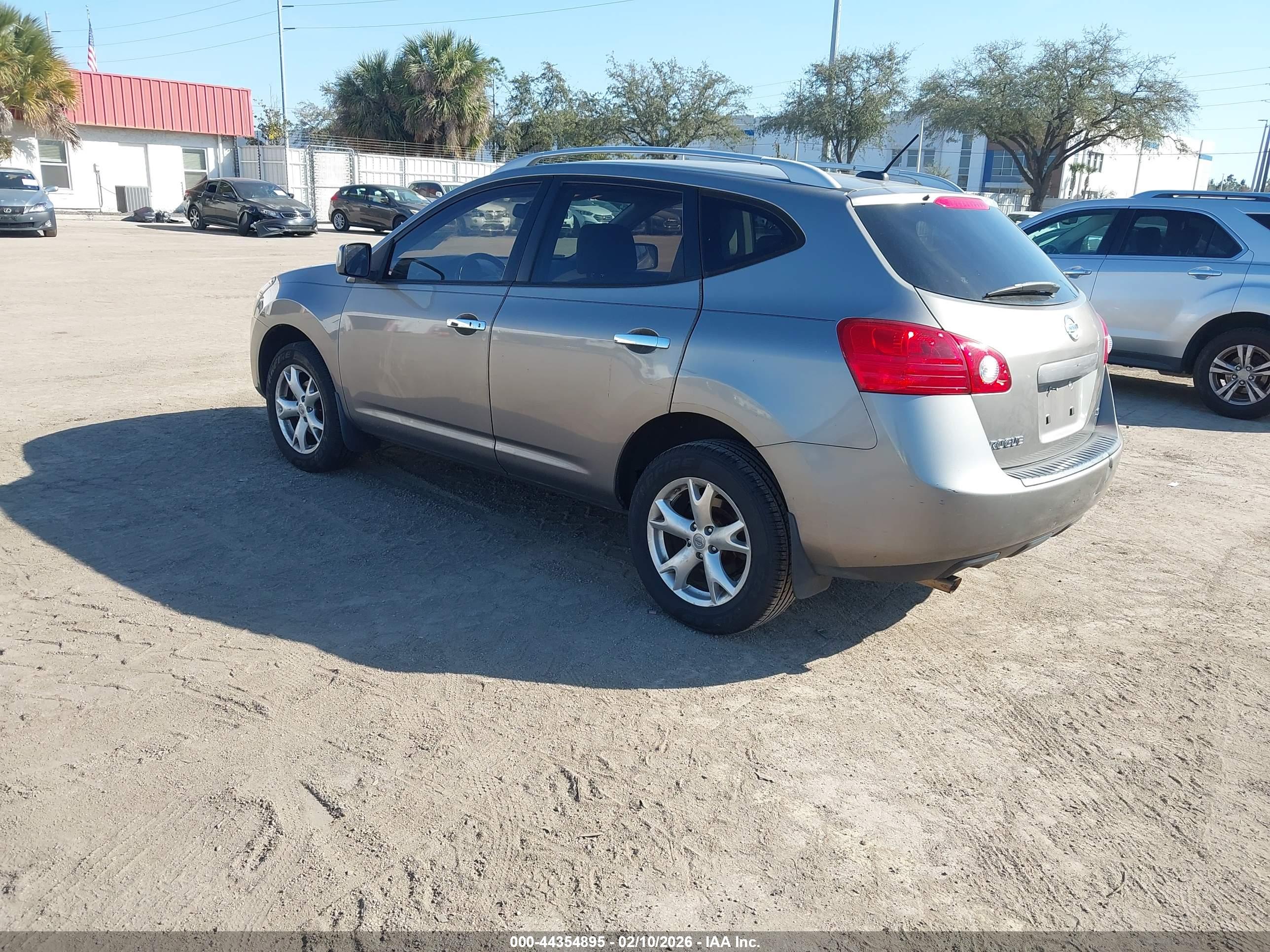 NISSAN ROGUE image 3