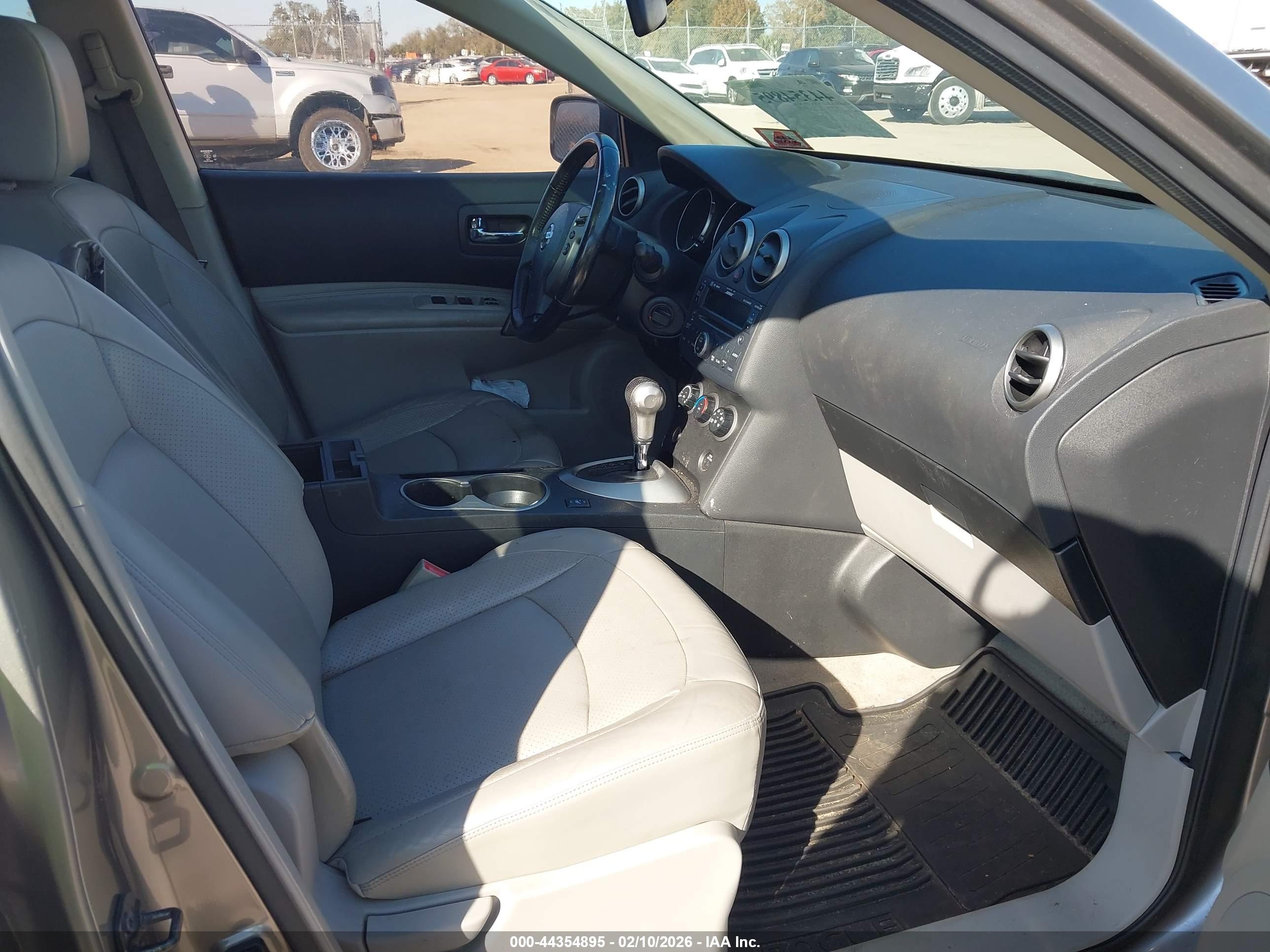 NISSAN ROGUE image 5