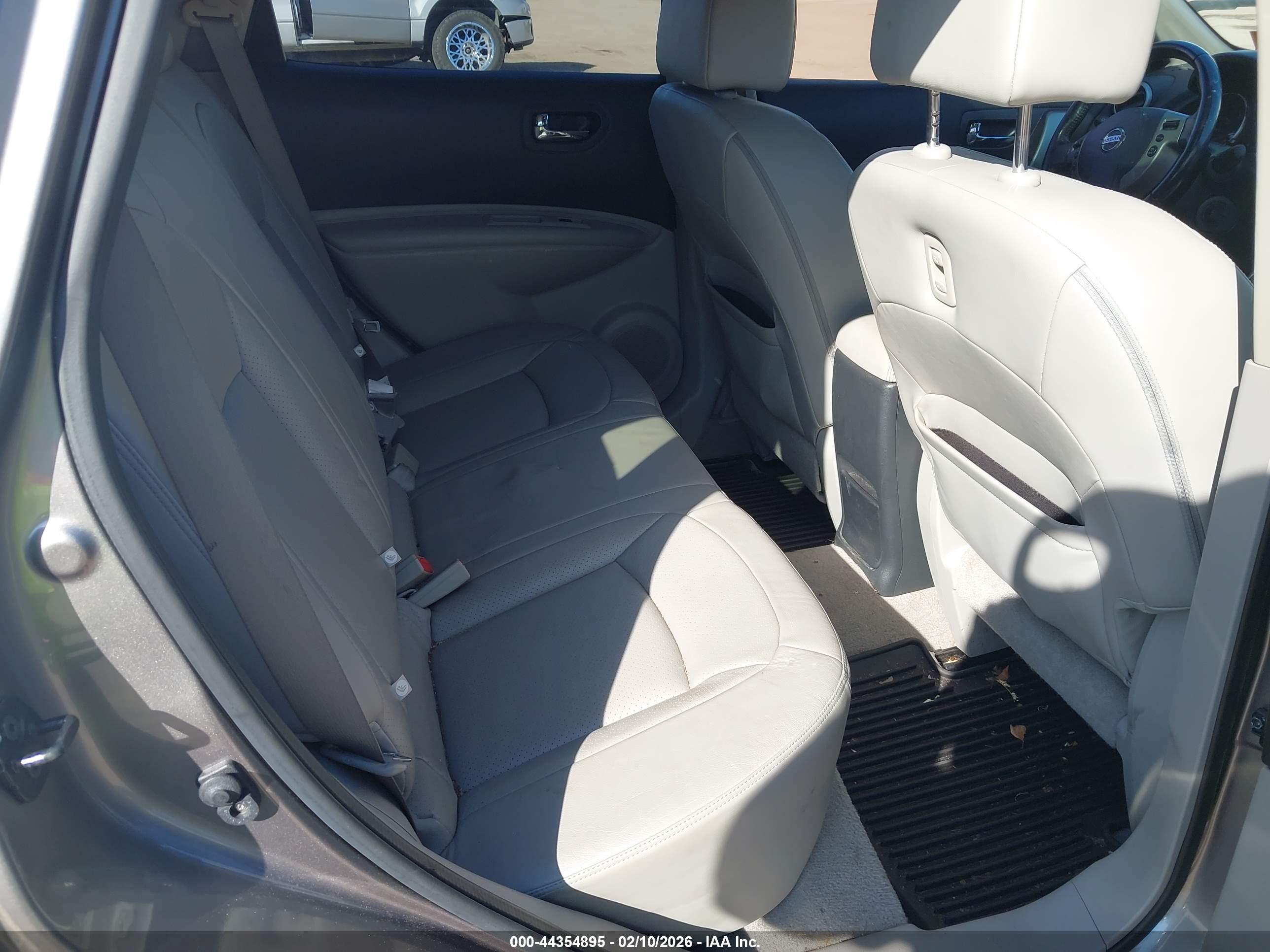 NISSAN ROGUE image 8