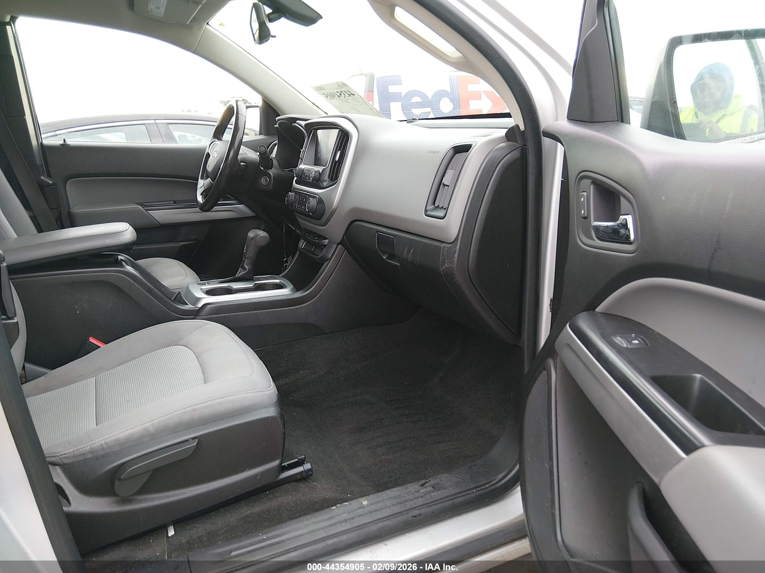 CHEVROLET COLORADO image 5