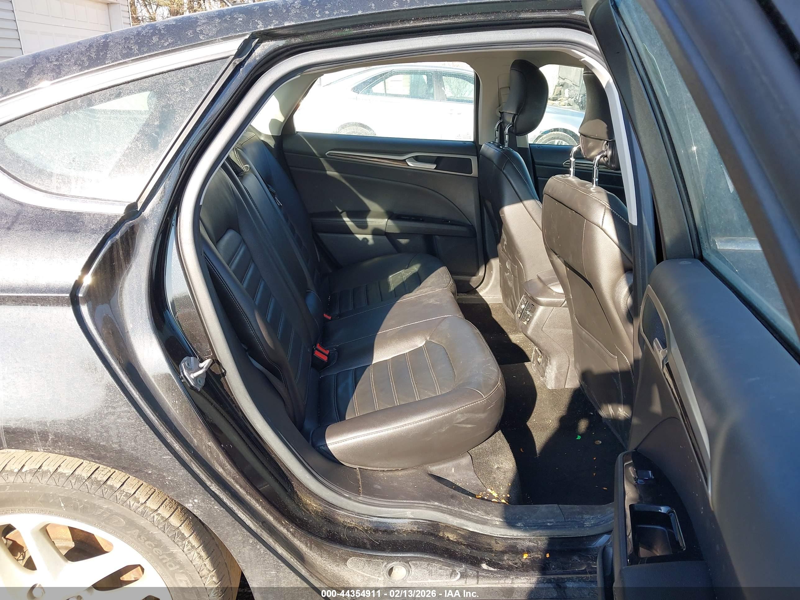 FORD FUSION image 8