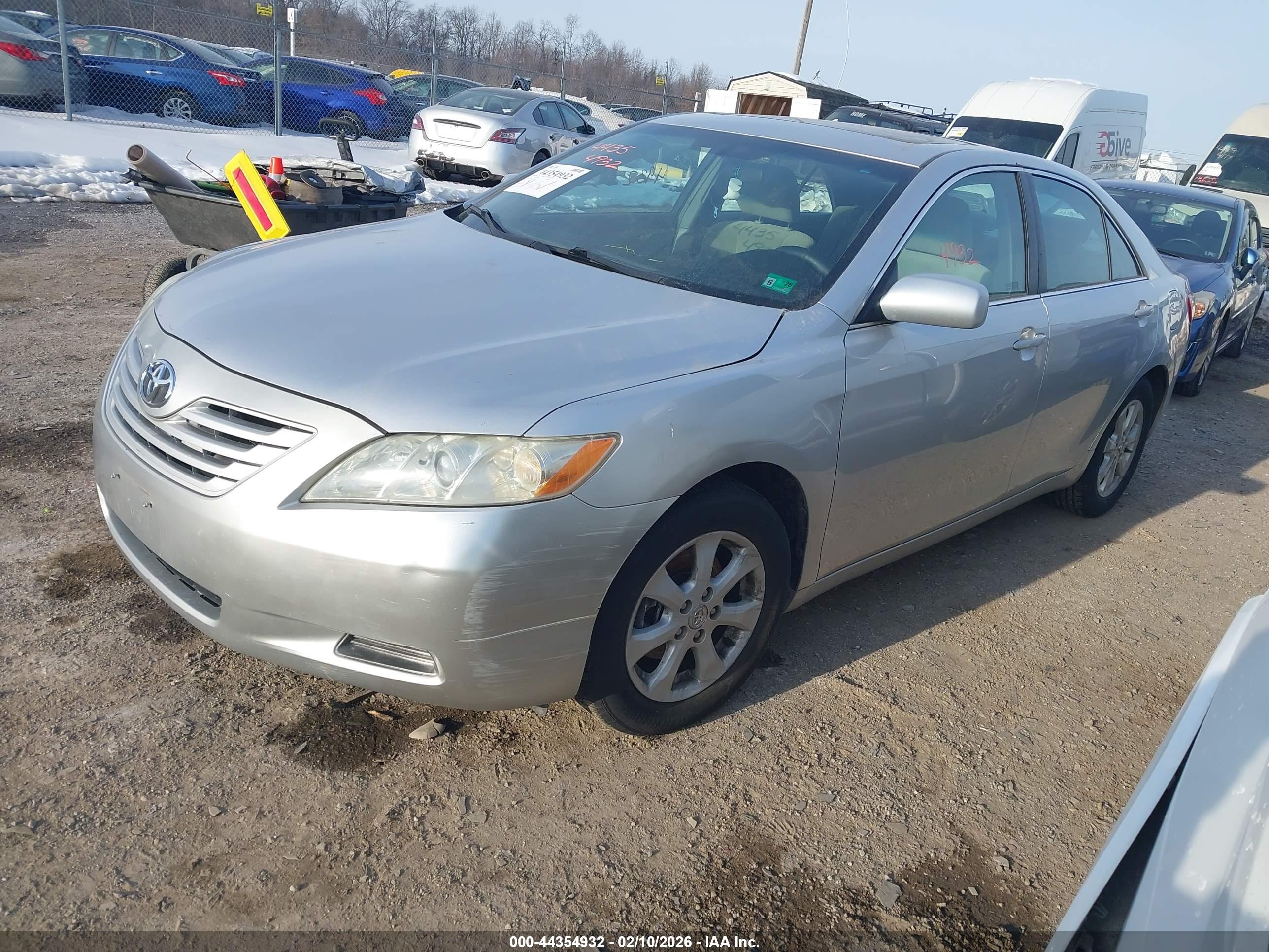 TOYOTA CAMRY image 2