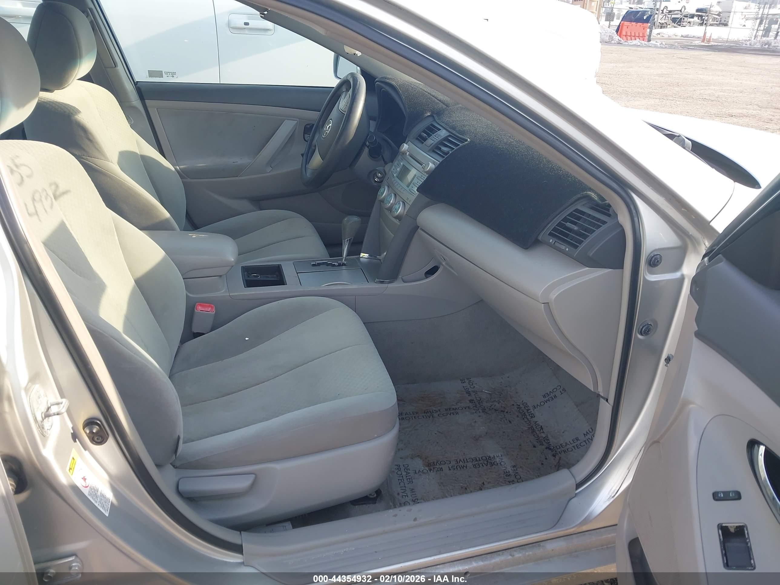 TOYOTA CAMRY image 5