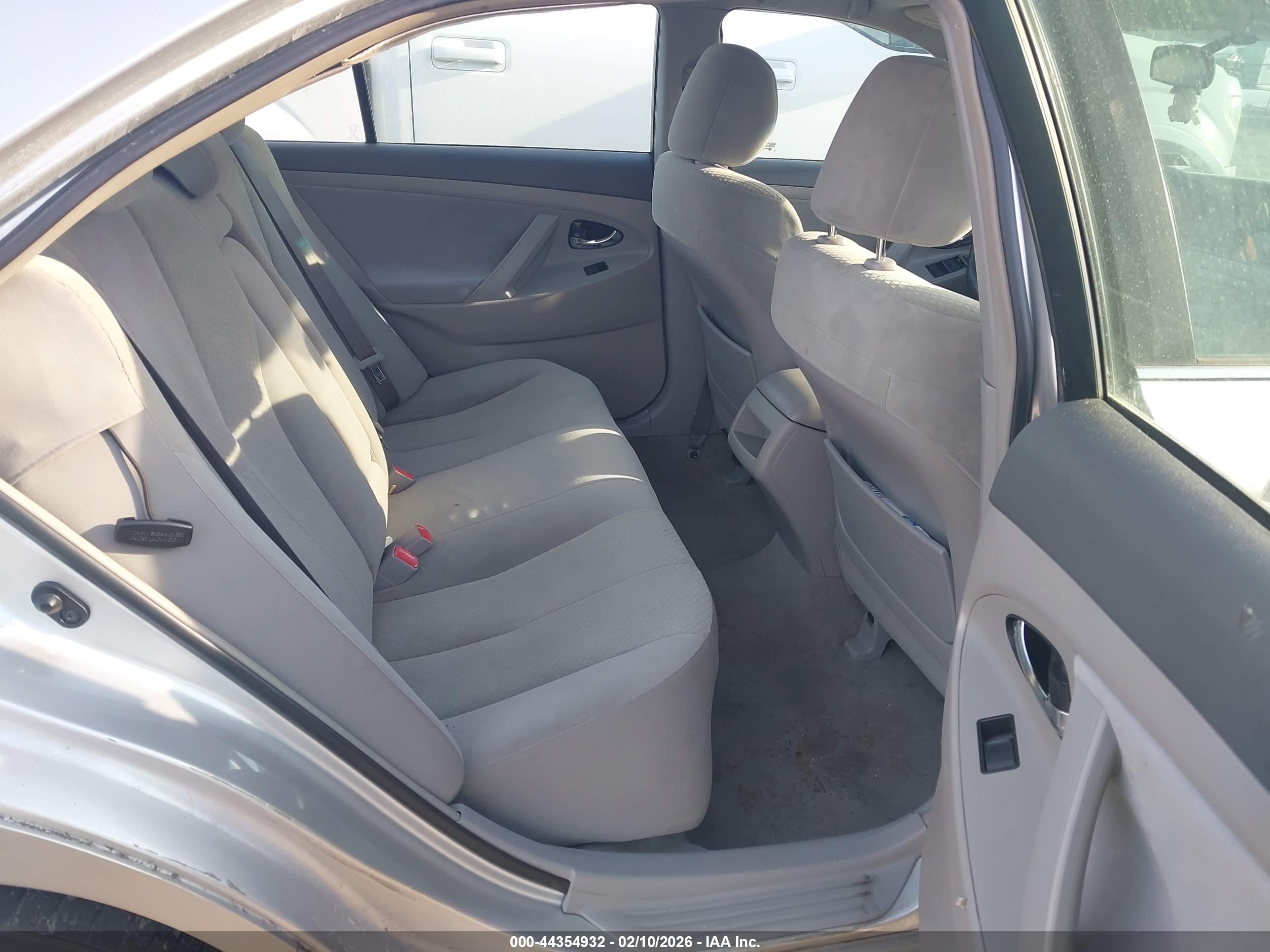 TOYOTA CAMRY image 8