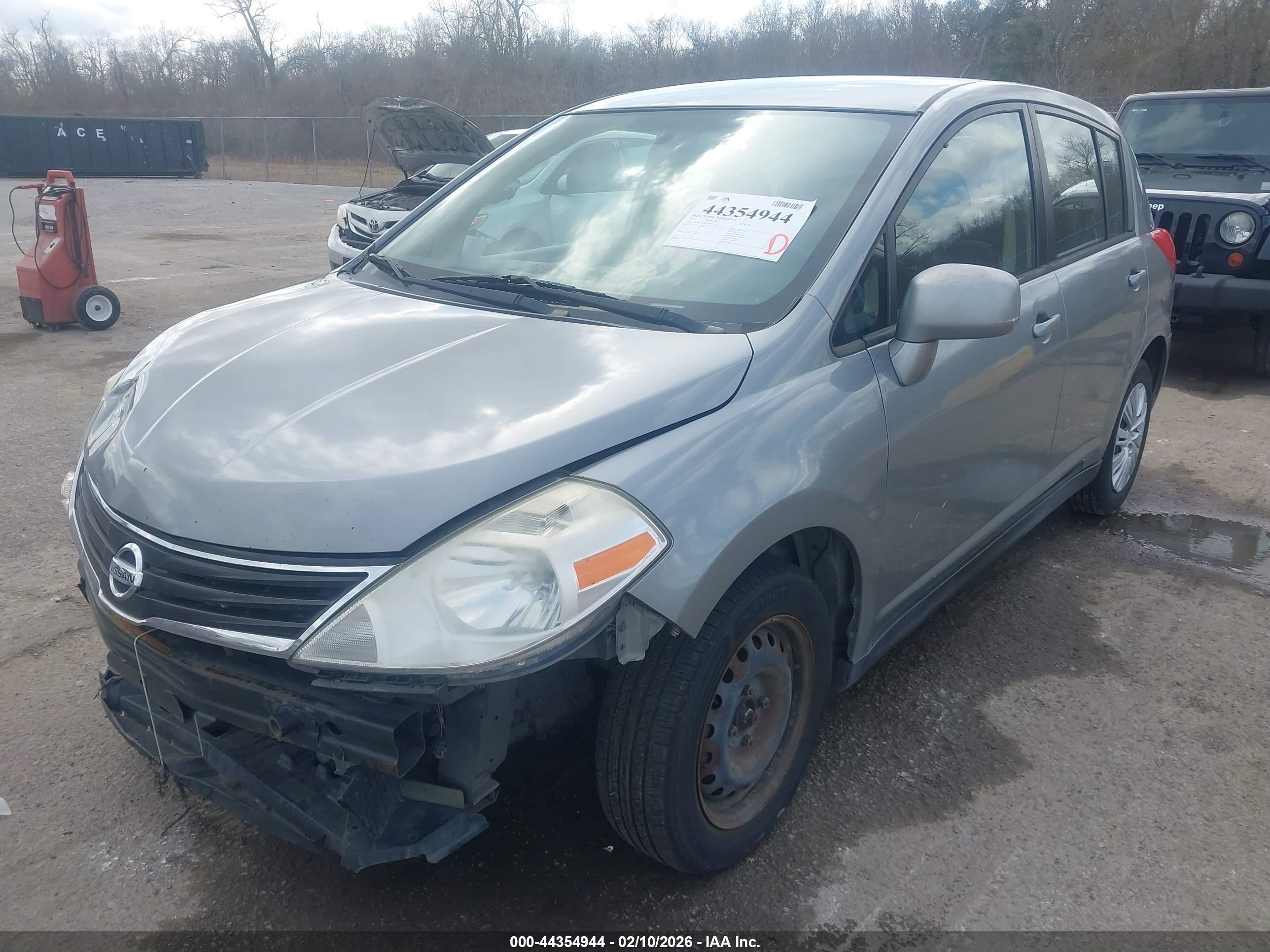 NISSAN VERSA image 2