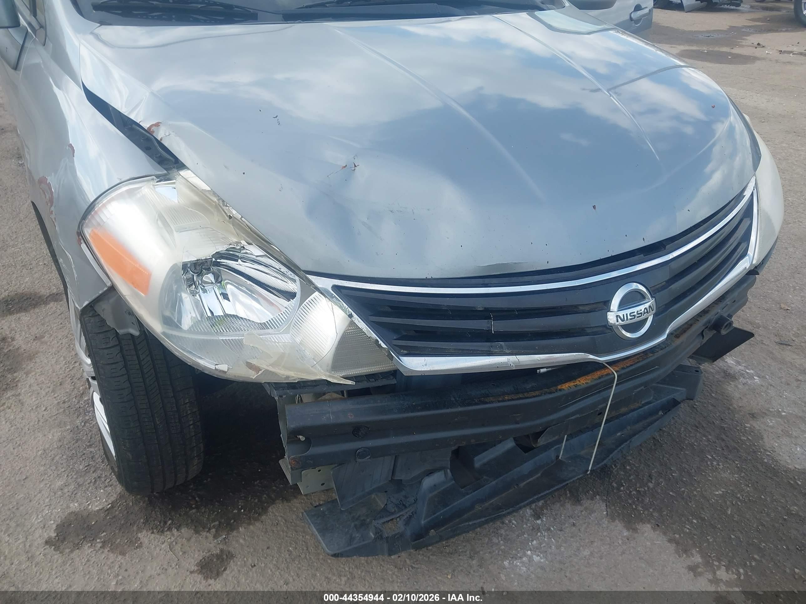 NISSAN VERSA image 6