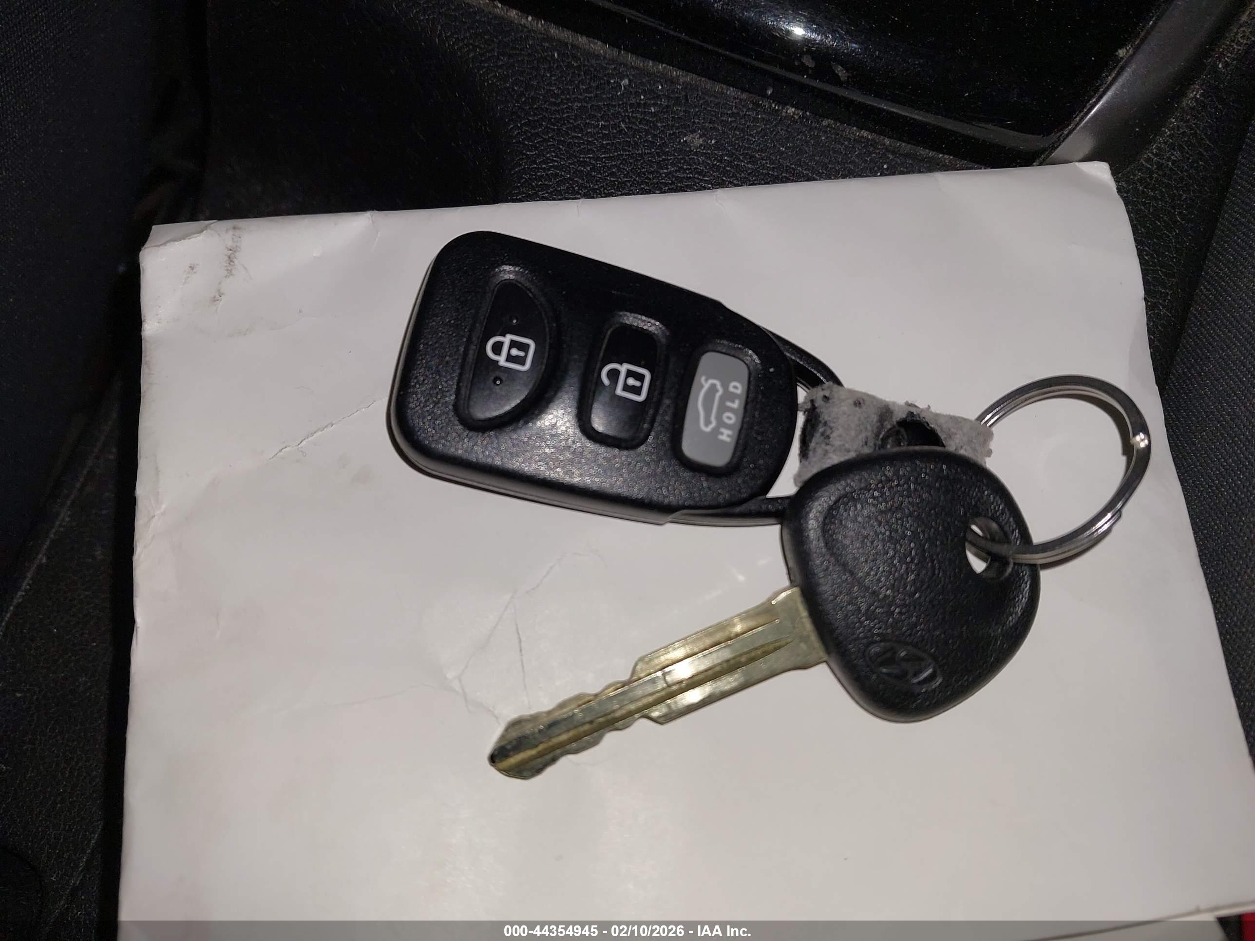 HYUNDAI ELANTRA image 11