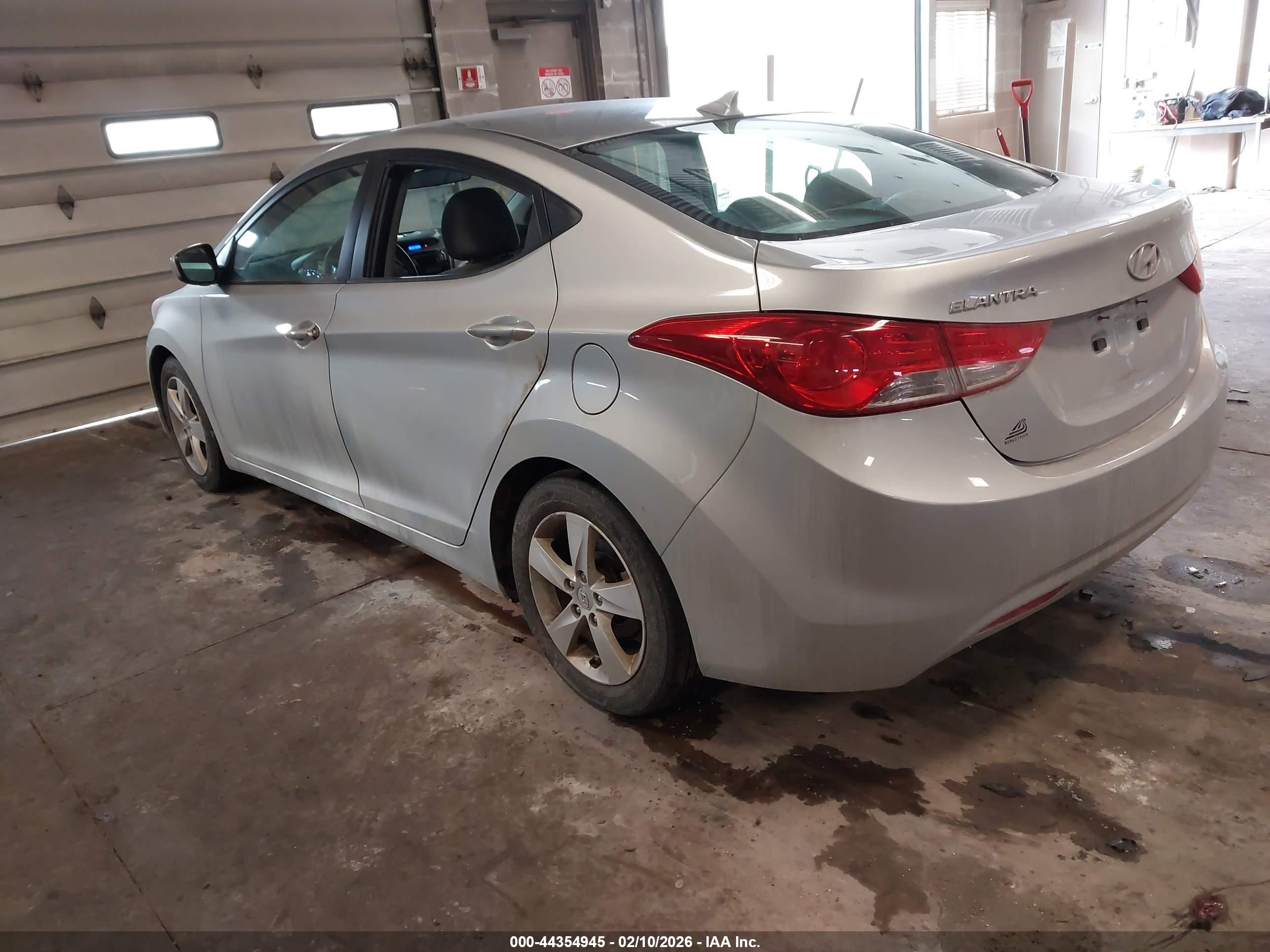 HYUNDAI ELANTRA image 3