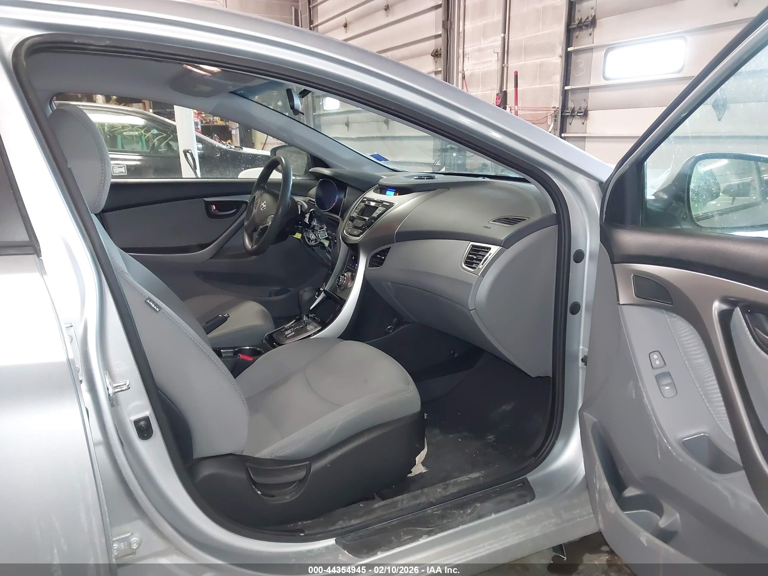 HYUNDAI ELANTRA image 5