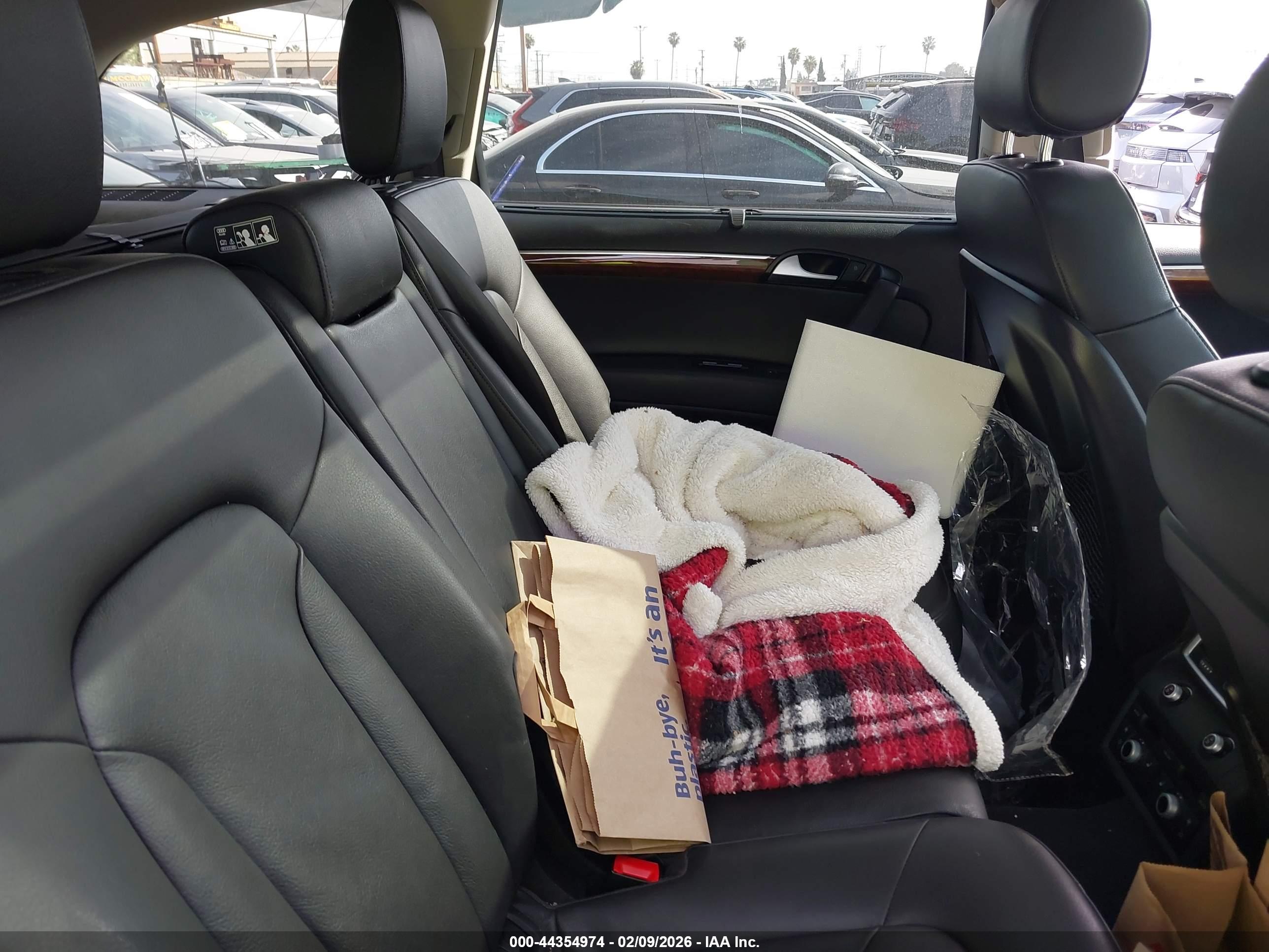 AUDI Q7 image 8