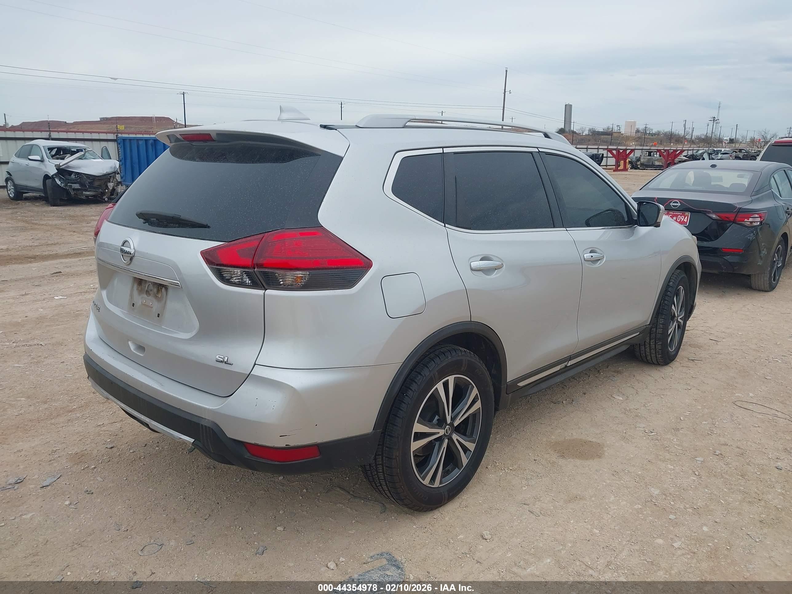 NISSAN ROGUE image 4