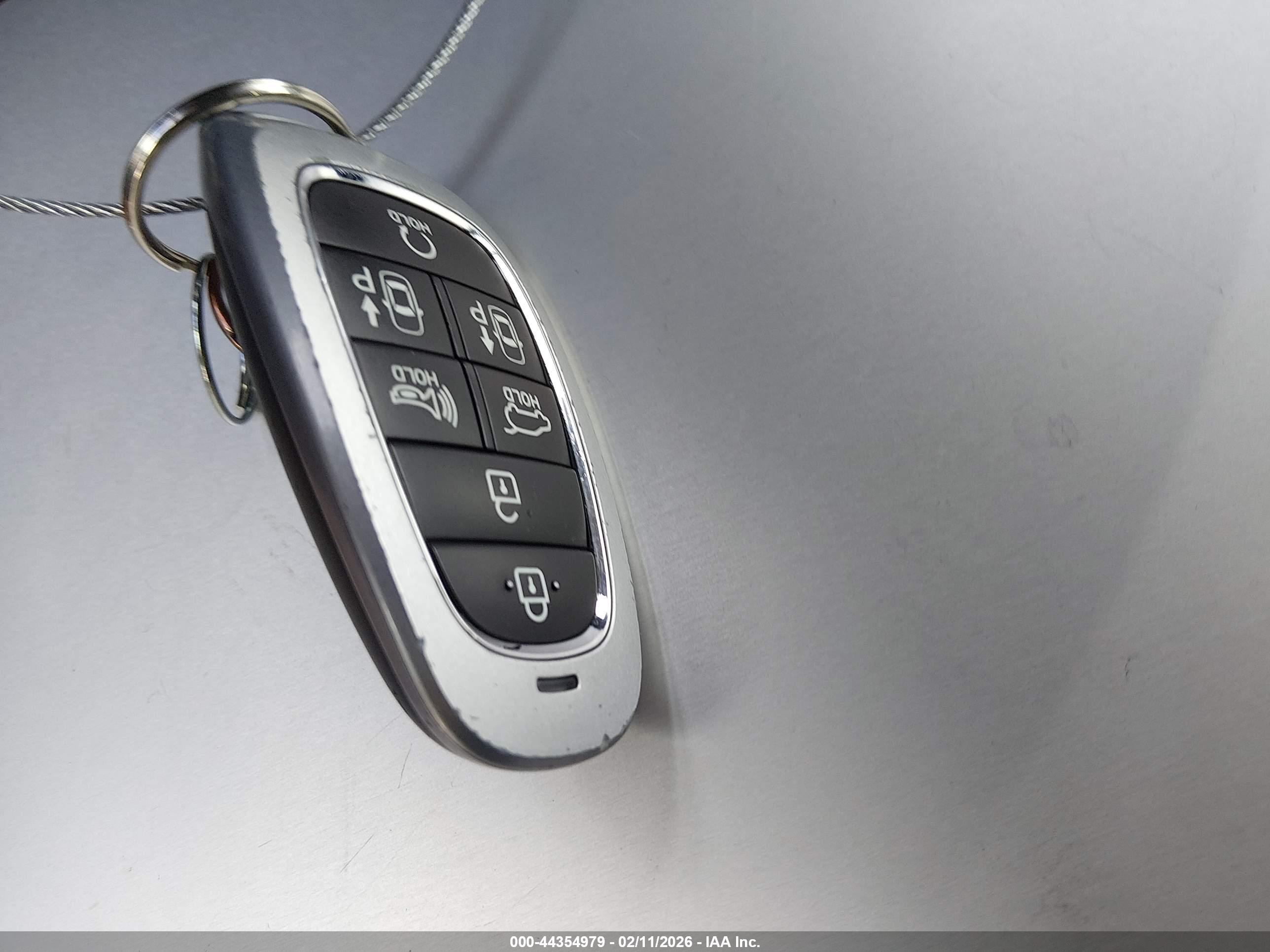 HYUNDAI SANTA image 11