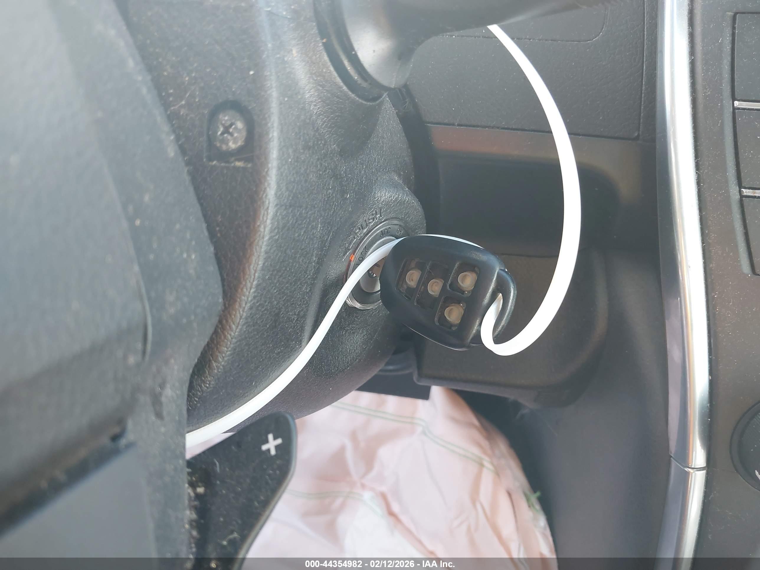 TOYOTA CAMRY image 11