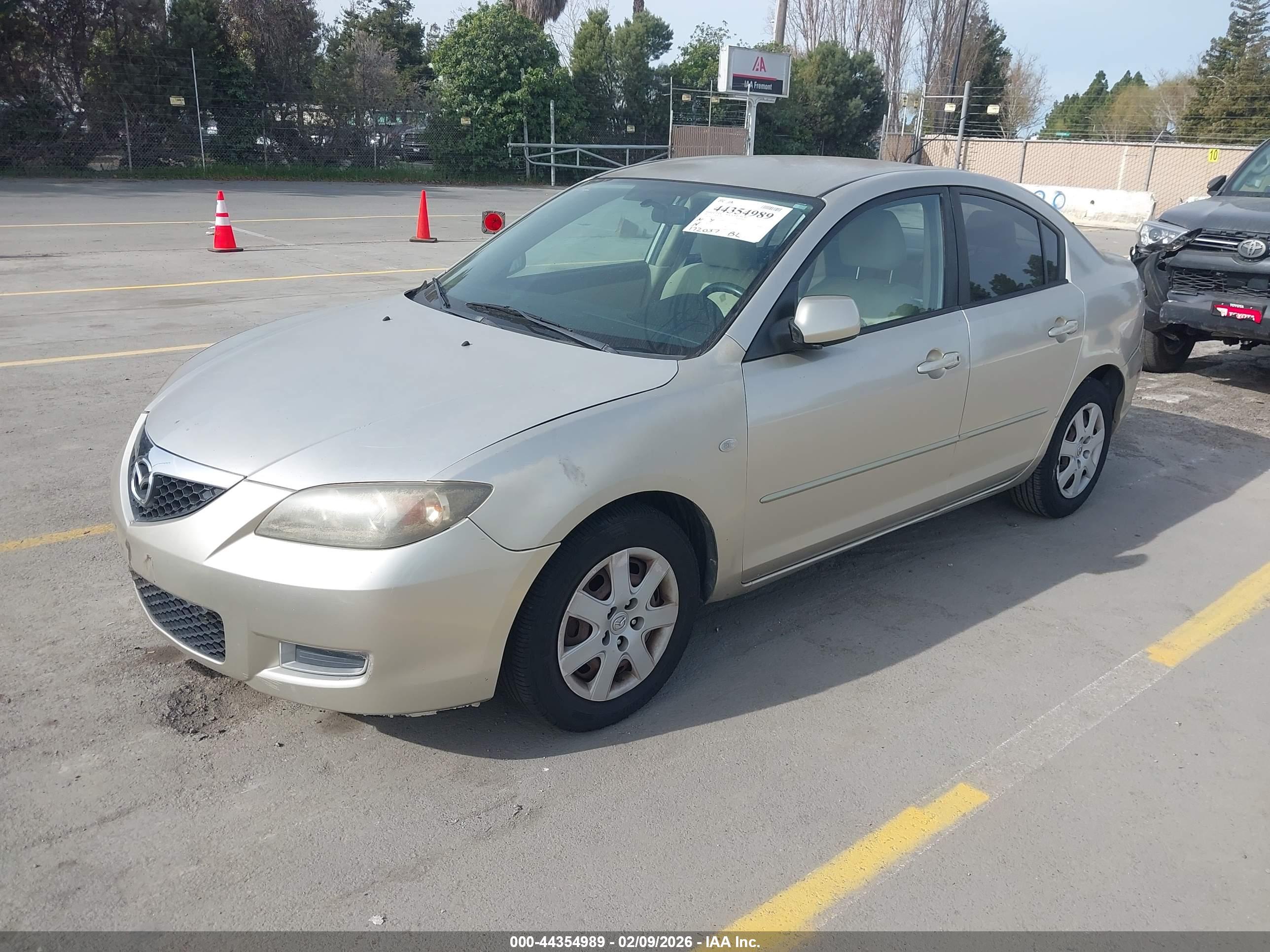 MAZDA MAZDA3 image 2