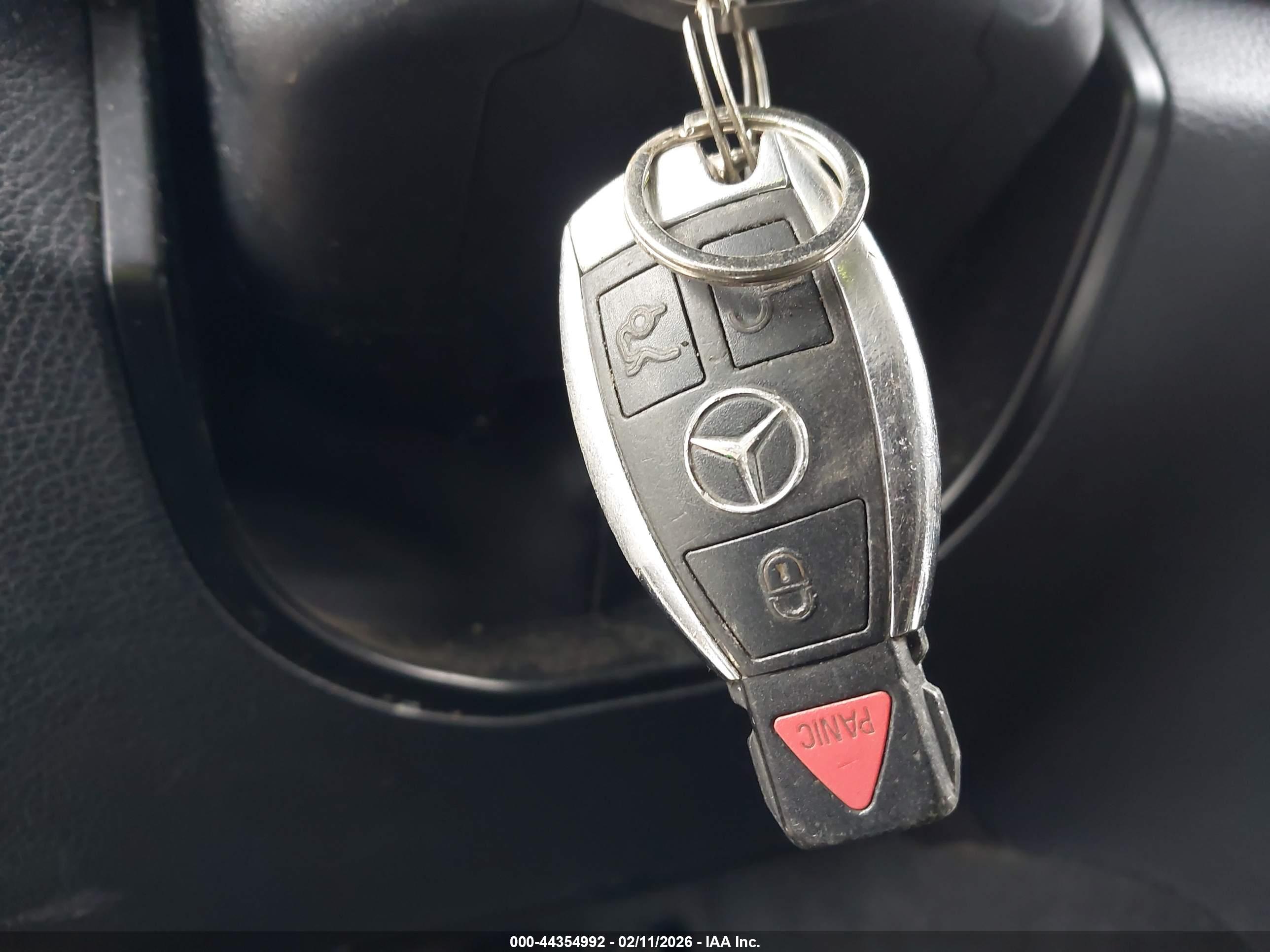 MERCEDES-BENZ GLK image 11