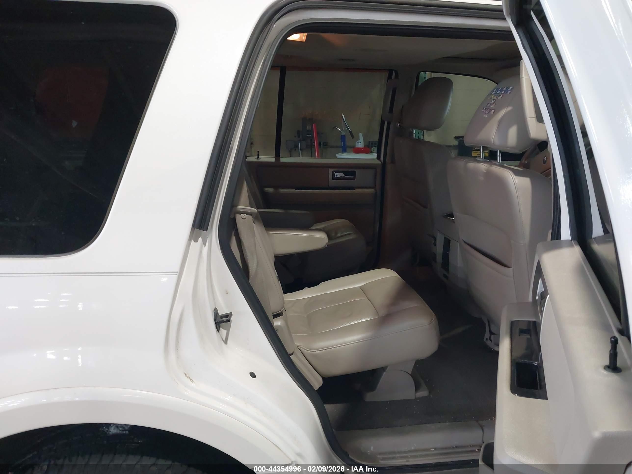 FORD EXPEDITION image 8