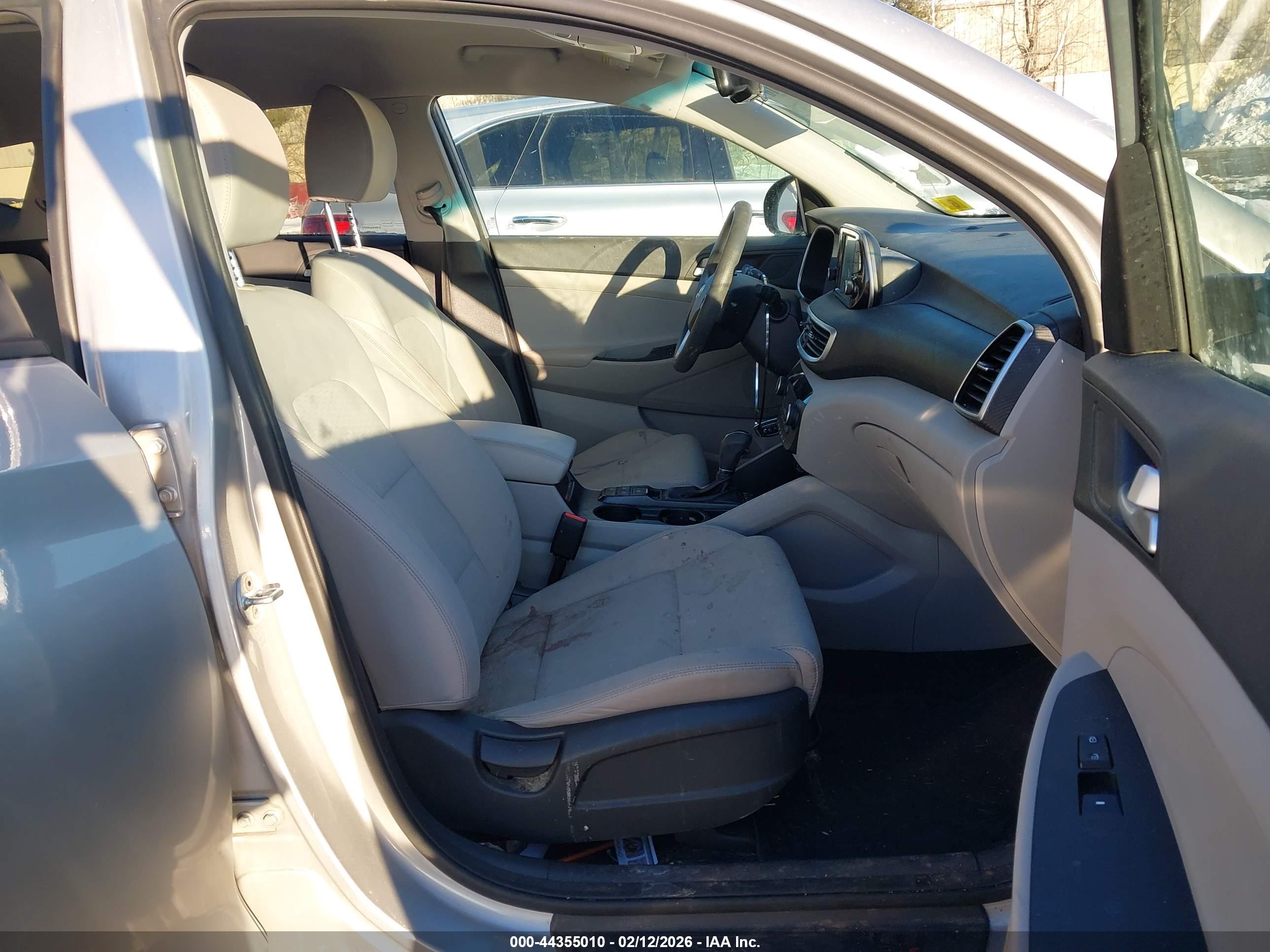 HYUNDAI TUCSON image 5