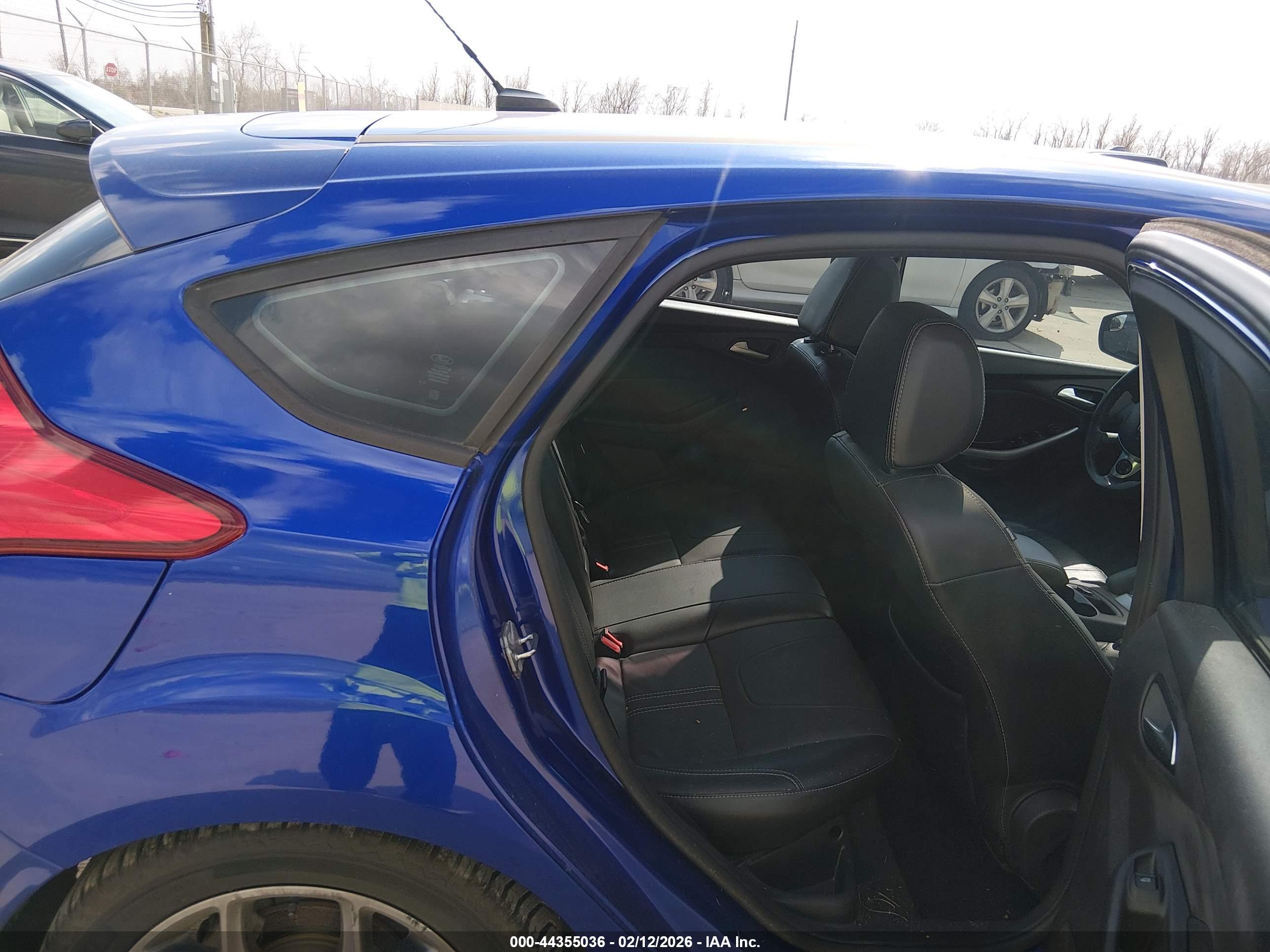 FORD FOCUS image 8