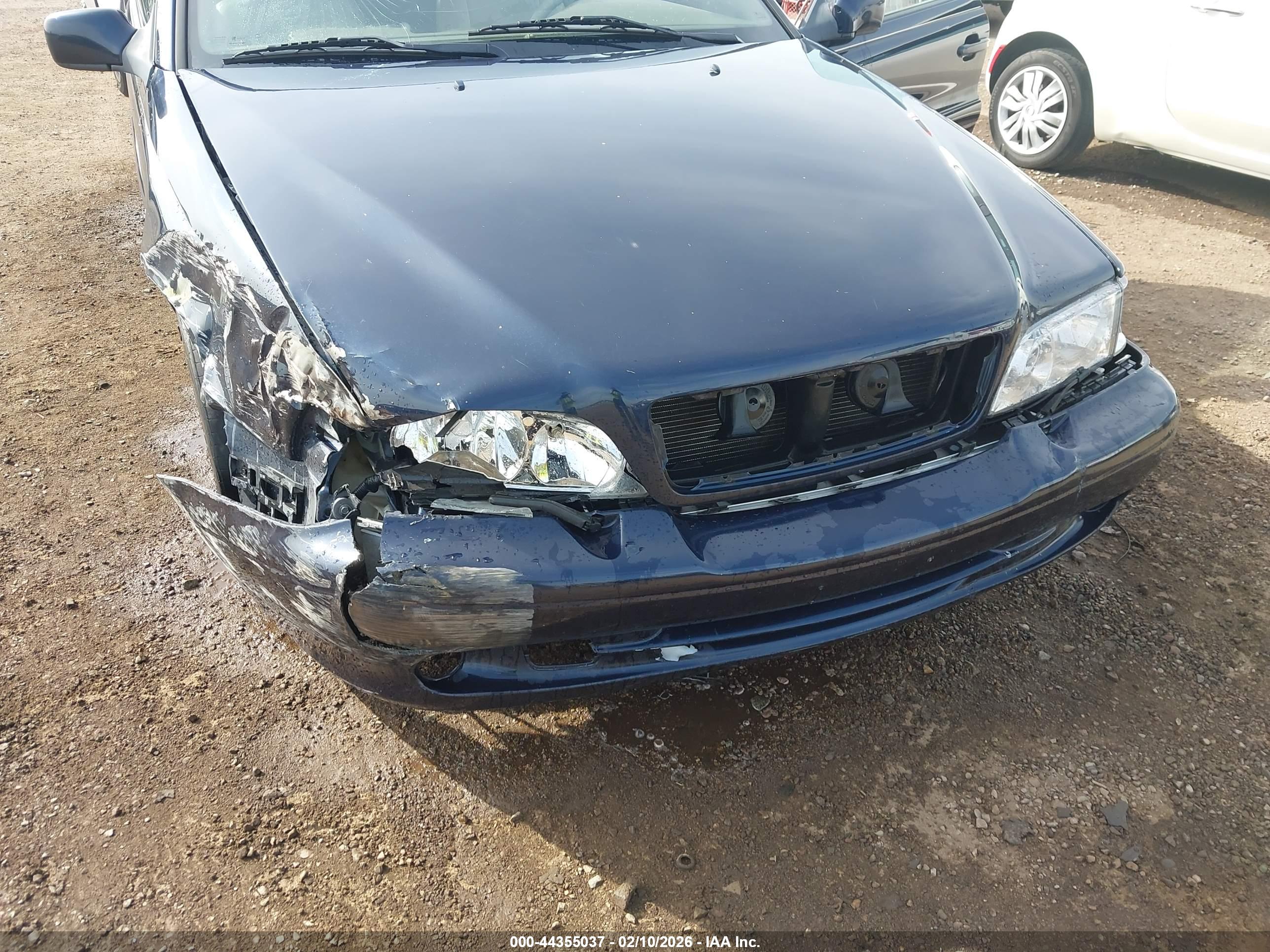 VOLVO C70 image 6